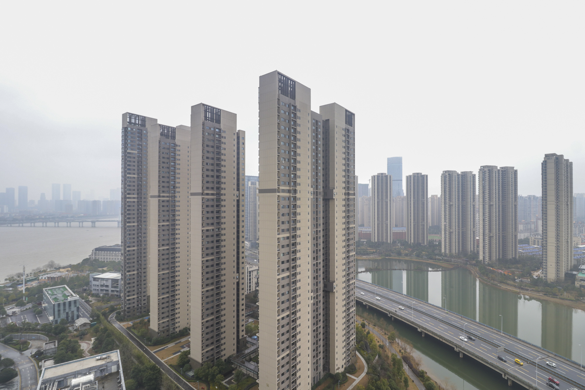 万科里金域滨江  3室2厅1卫    205.0万阳台