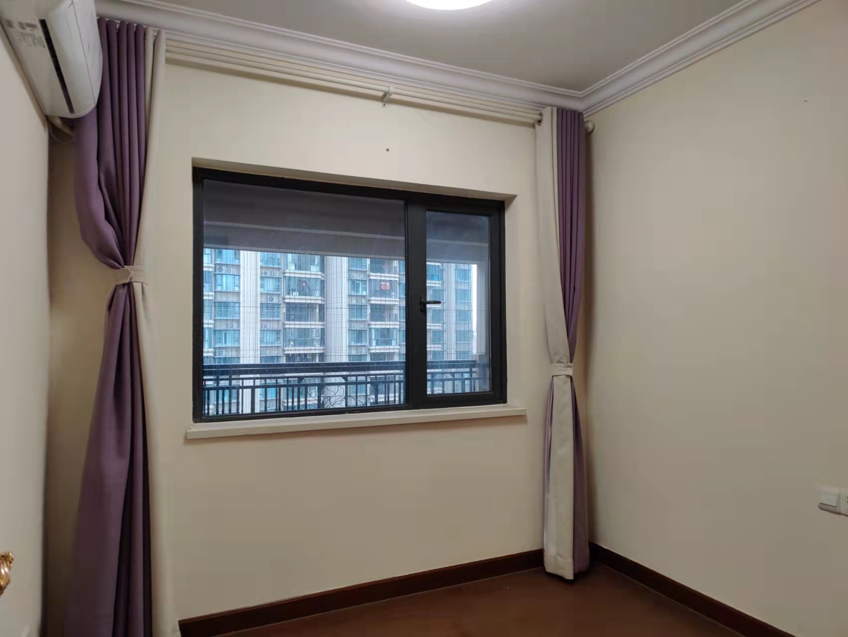 恒大华府 3室2厅2卫 85.8万 恒大华府 3室2厅2卫 85.8万客厅