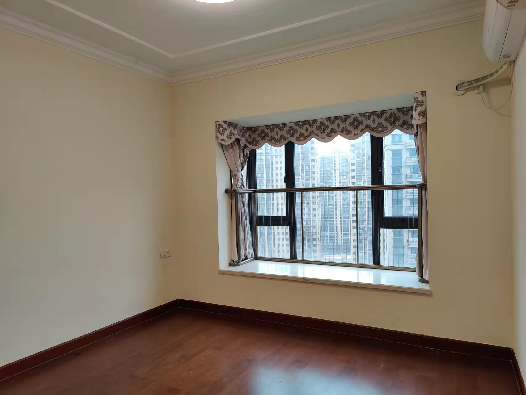 恒大华府 3室2厅2卫 85.8万 恒大华府 3室2厅2卫 85.8万客厅