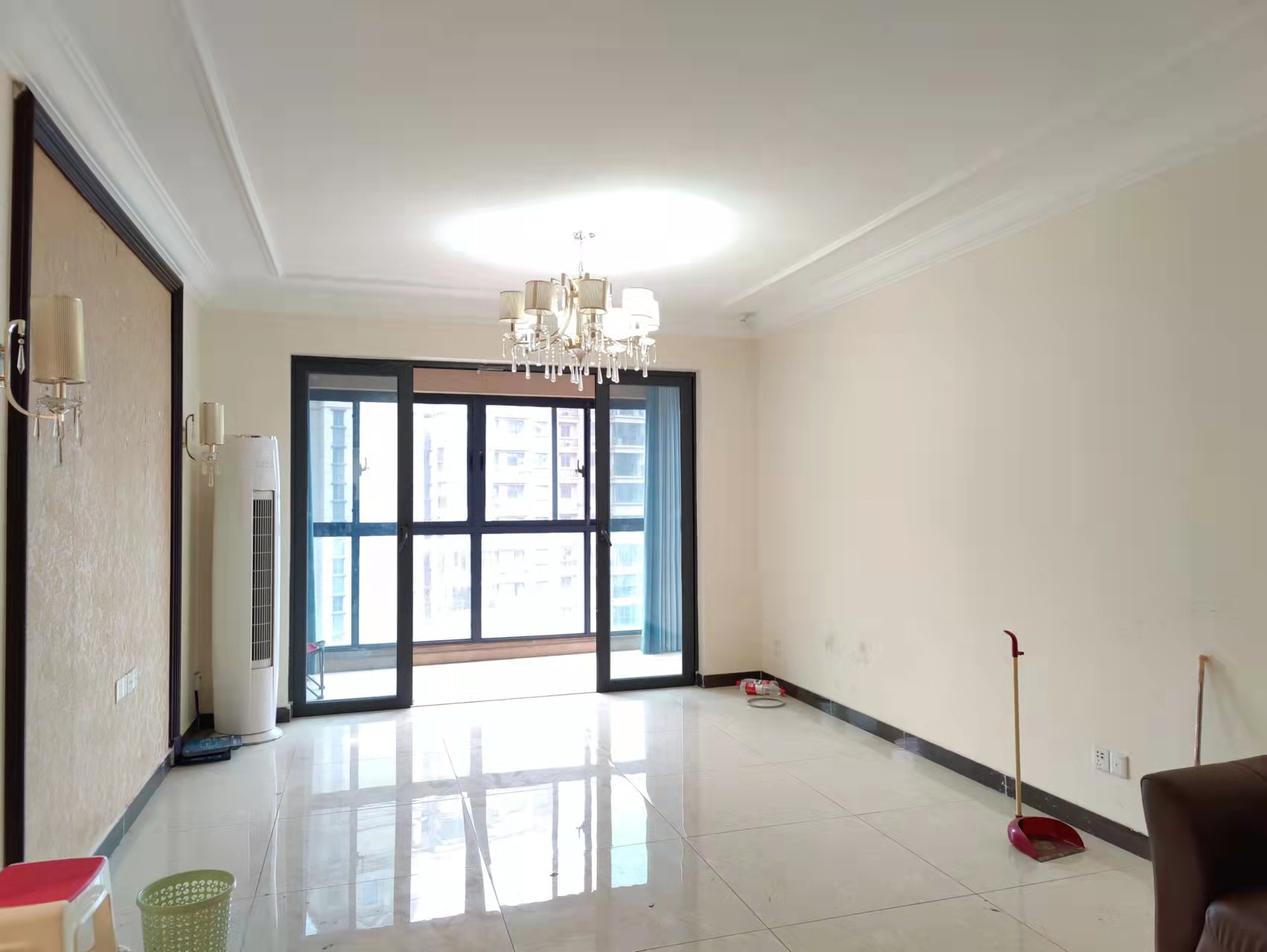 恒大华府 3室2厅2卫 85.8万 恒大华府 3室2厅2卫 85.8万客厅