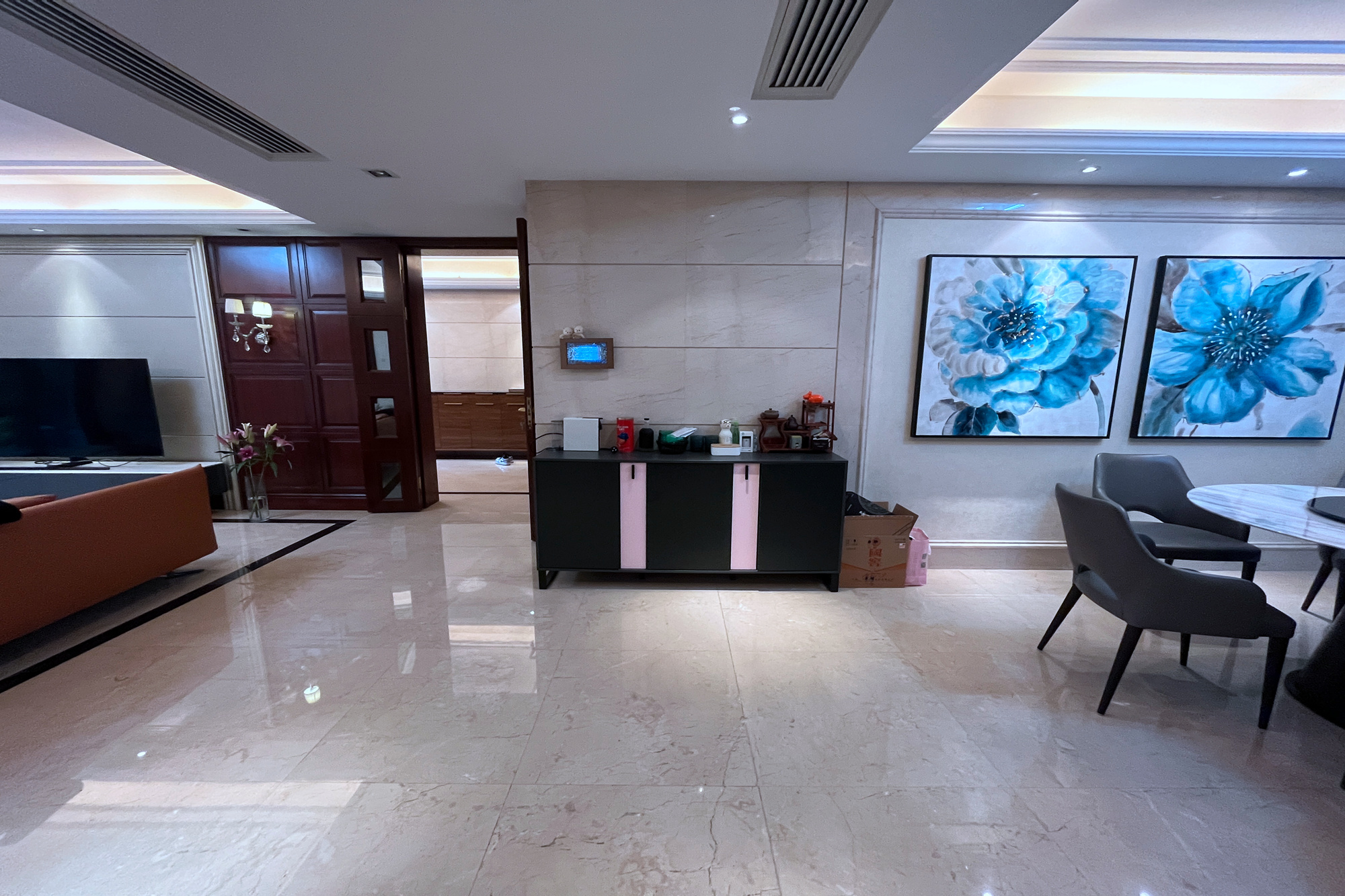 运达中央广场一、二期  4室2厅2卫    390.0万 运达中央广场一、二期  4室2厅2卫    390.0万客厅