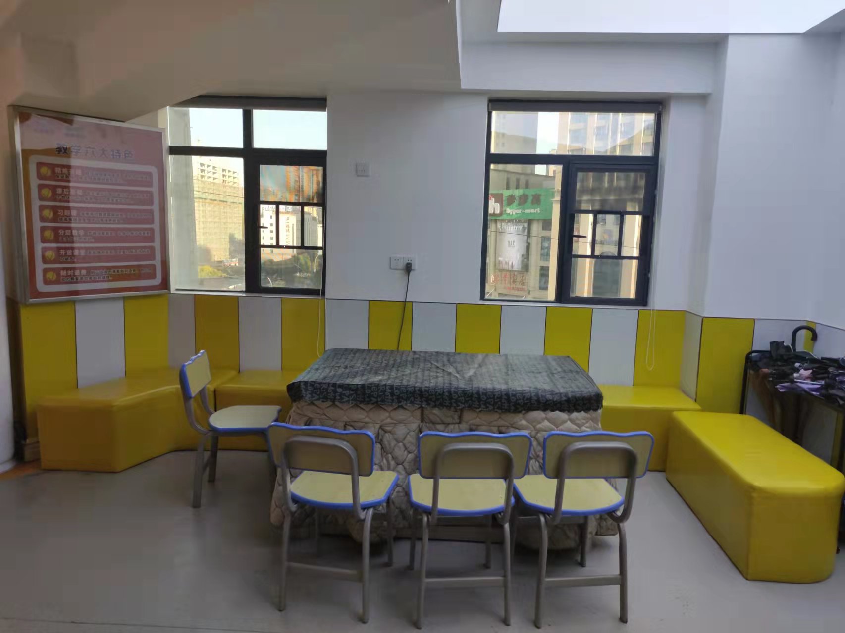 九圆大厦  2室1厅1卫    34.0万 九圆大厦  2室1厅1卫    34.0万客厅