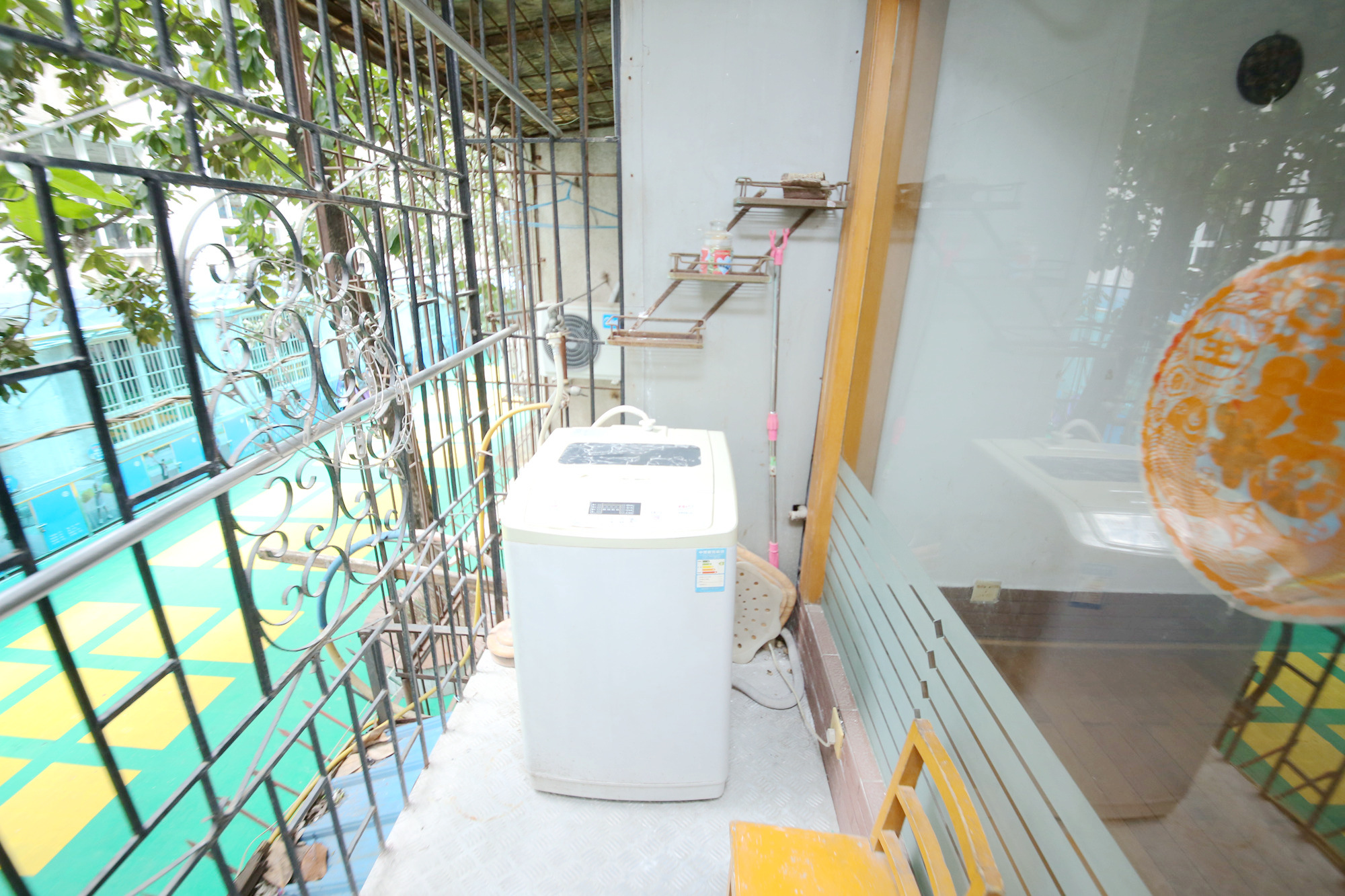 燕山街社区  3室1厅1卫   48.80万阳台