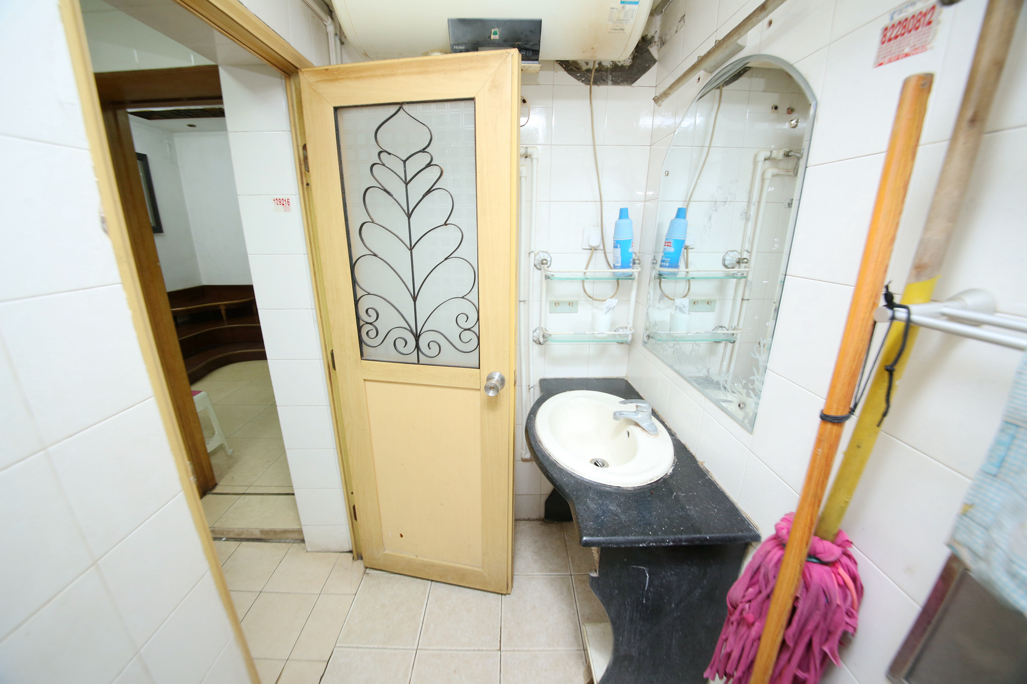 燕山街社区  3室1厅1卫   48.80万卫生间