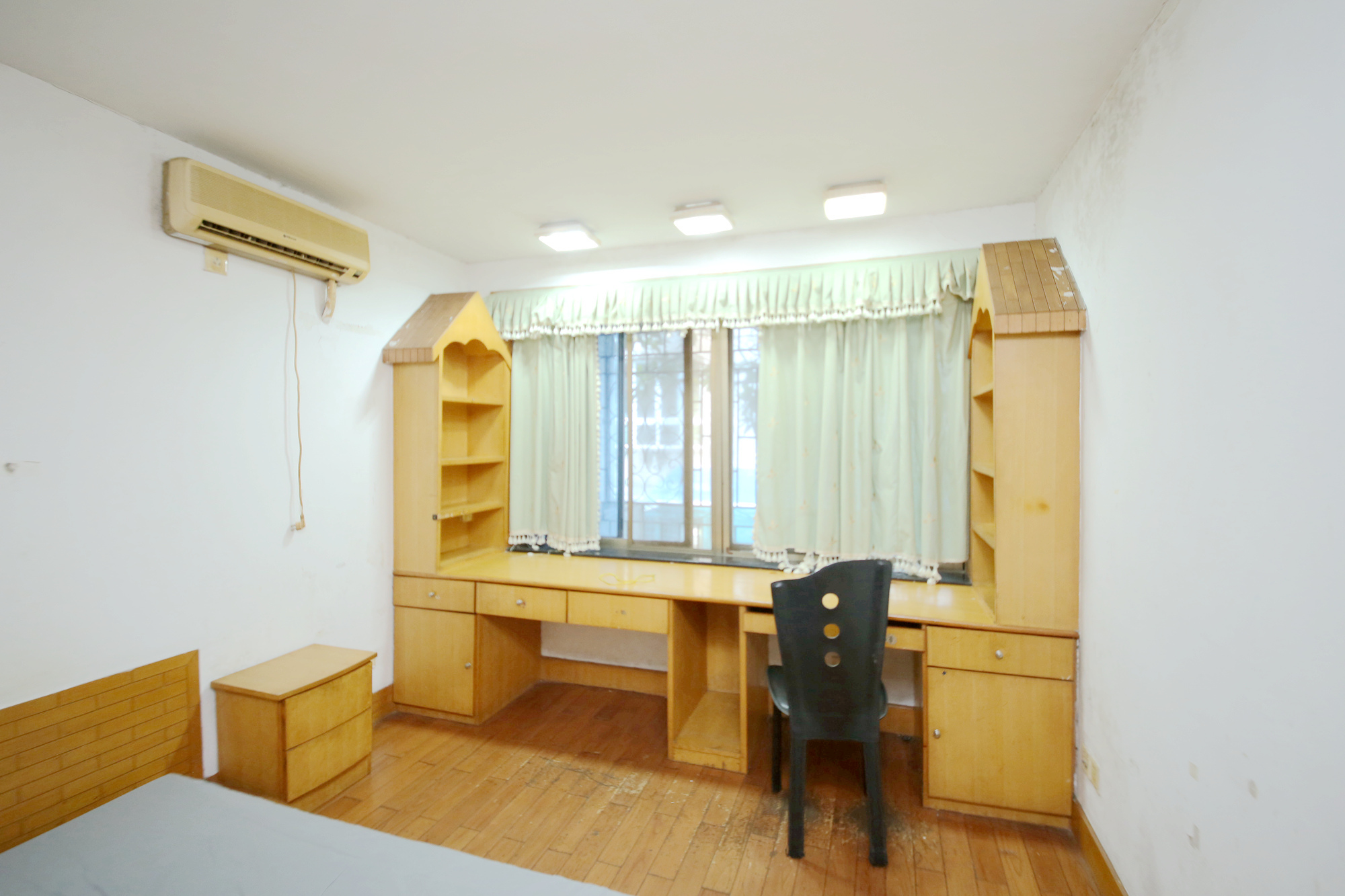 燕山街社区  3室1厅1卫   48.80万卧室