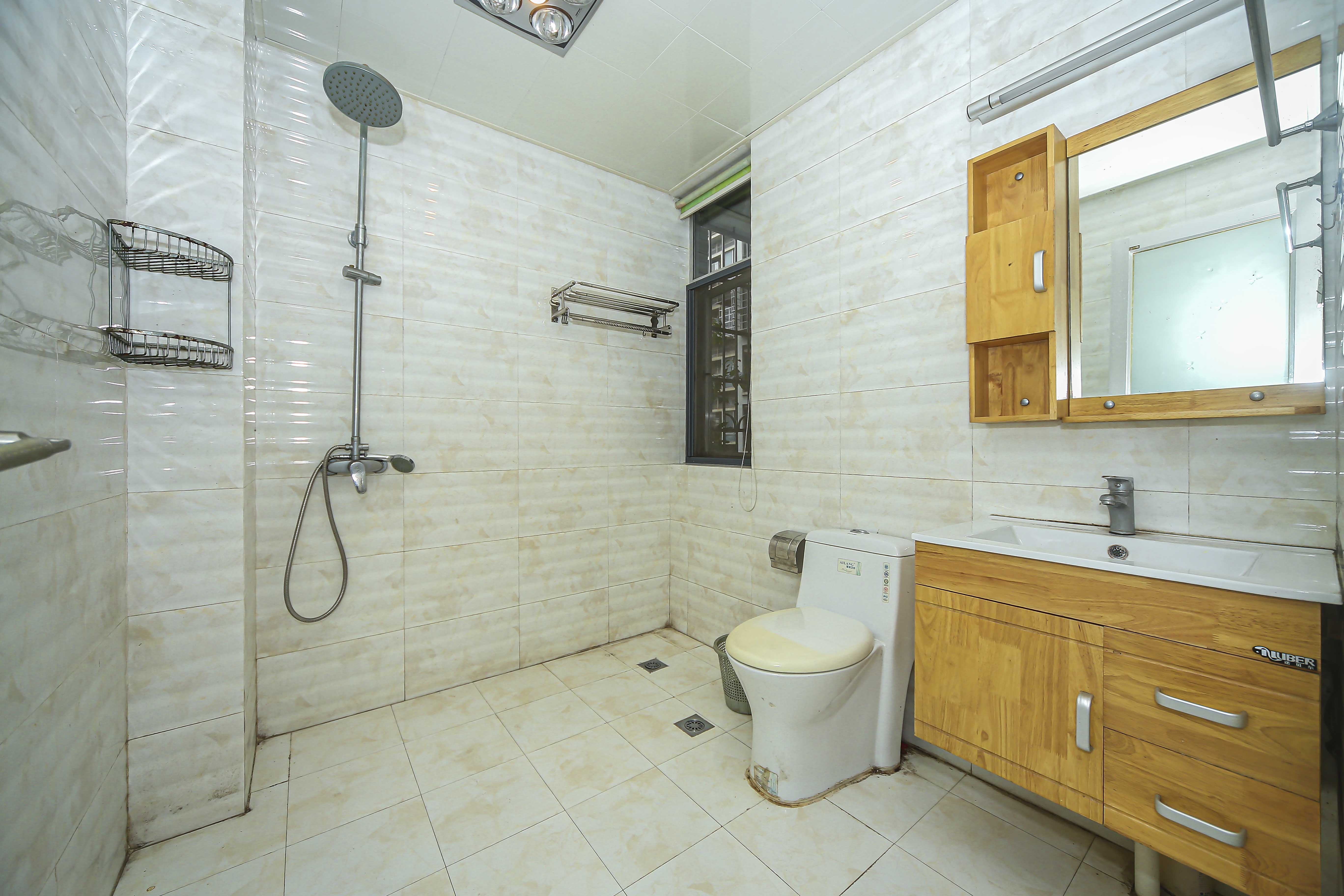 含浦家苑  3室2厅2卫    95.0万卫生间