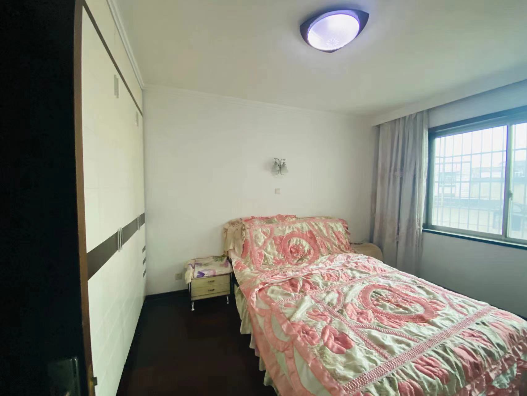 淞亿小区 4室2厅2卫 64.0万 淞亿小区 4室2厅2卫 64.0万客厅