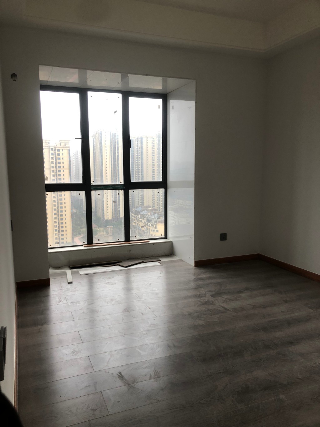 山水洲城华晨第一城 3室2厅2卫 90.0万 山水洲城华晨第一城 3室2厅2卫 90.0万客厅