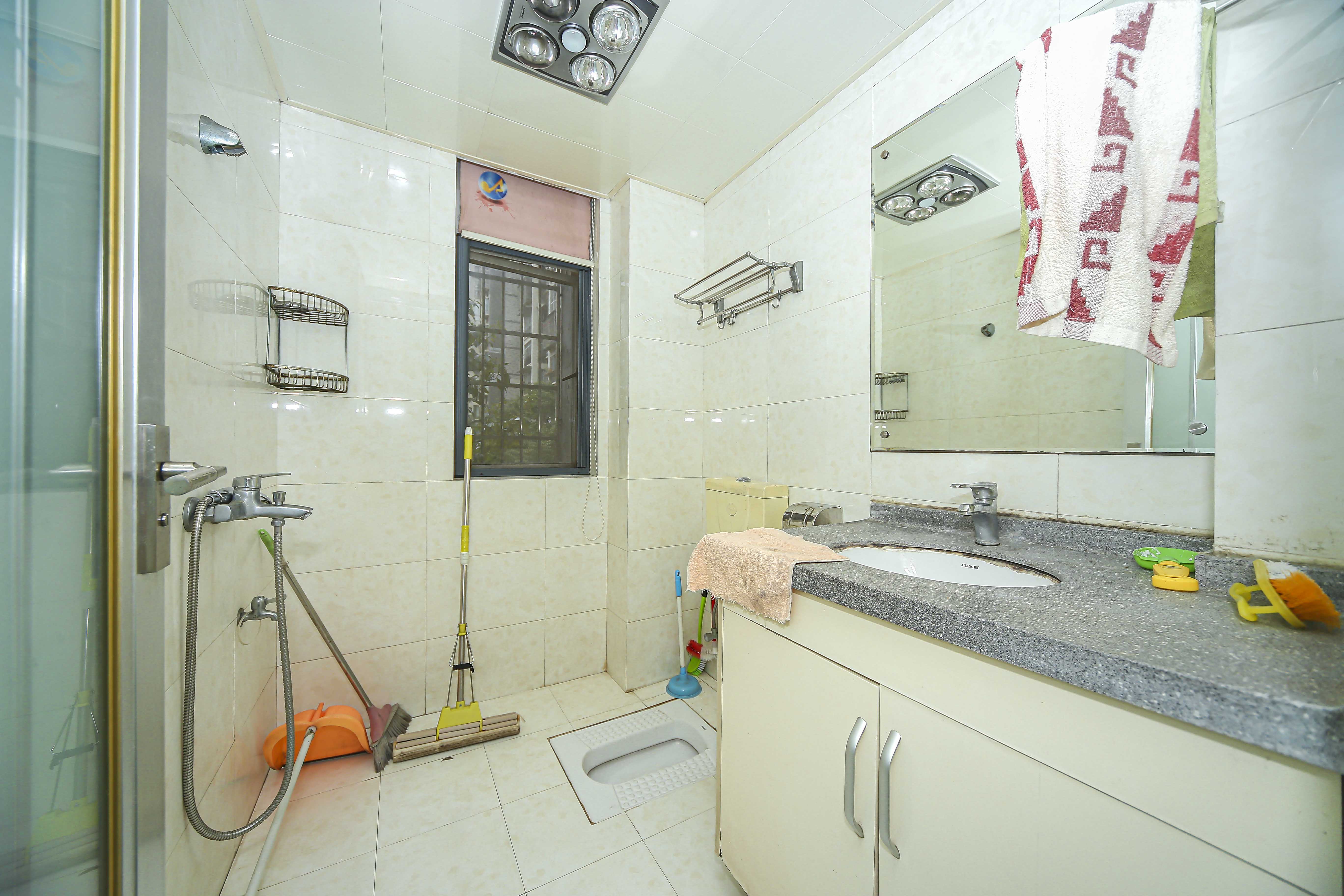 含浦家苑  3室2厅2卫    95.0万卫生间