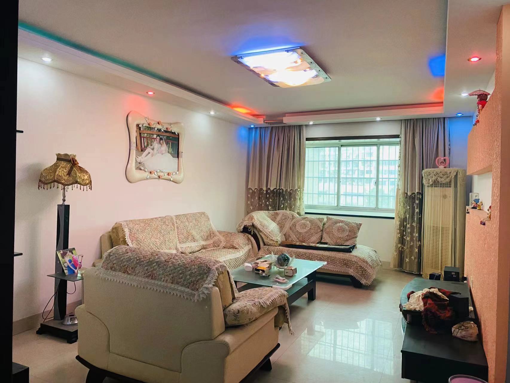 淞亿小区 4室2厅2卫 64.0万 淞亿小区 4室2厅2卫 64.0万客厅