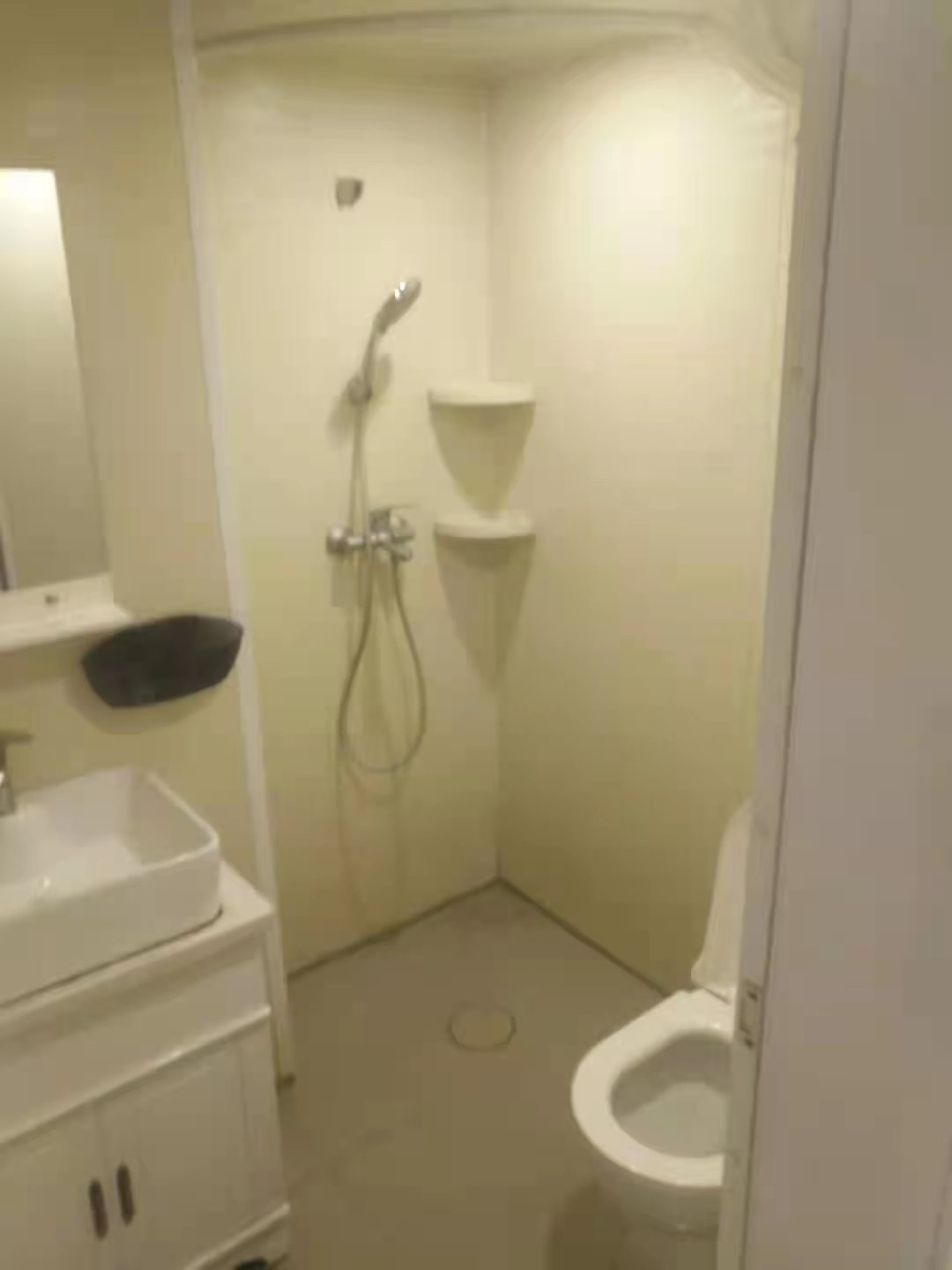 阳光青年城  1室1厅1卫    1000.0元/月 阳光青年城  1室1厅1卫    1000.0元/月室内图