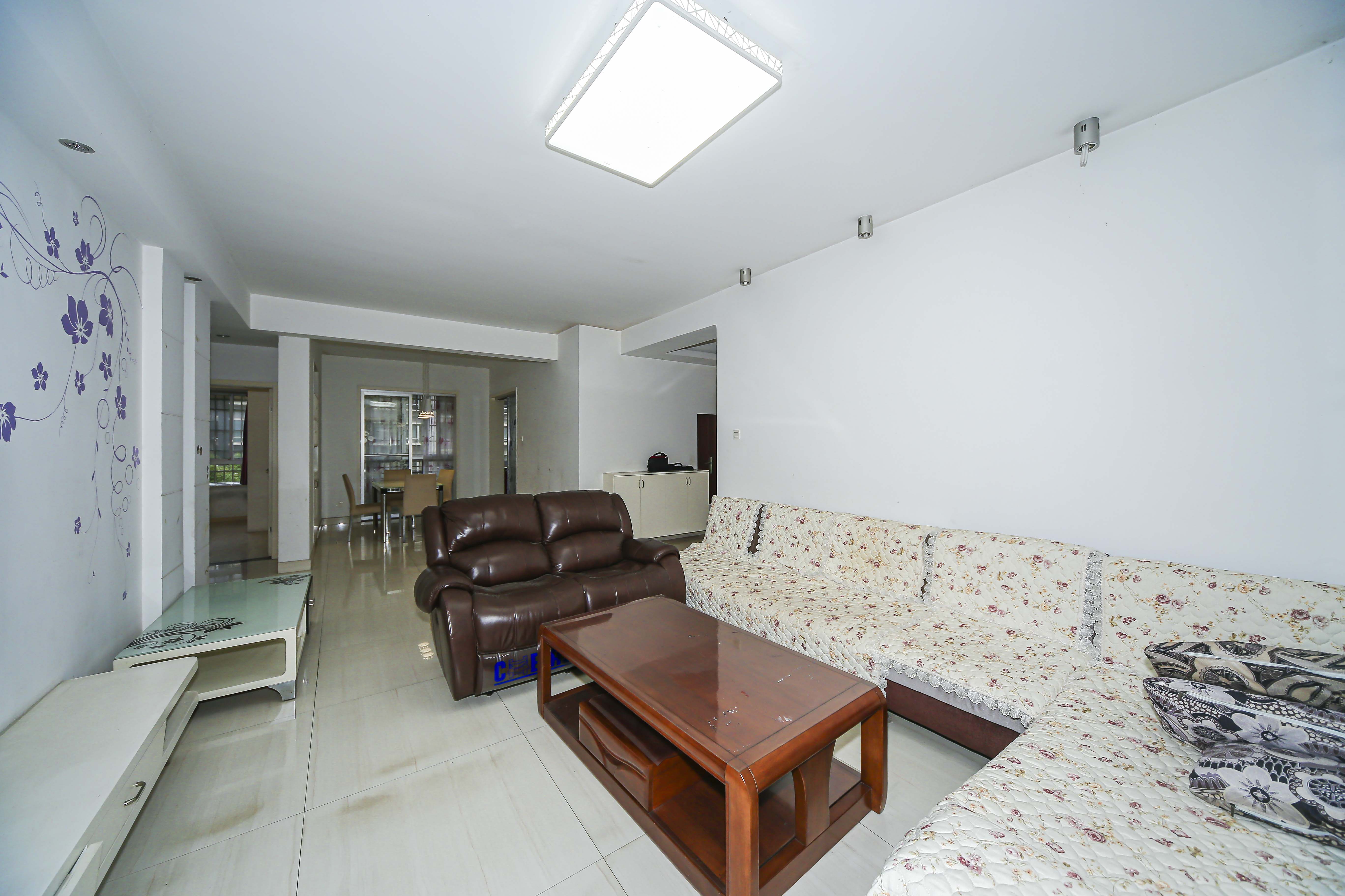 含浦家苑  3室2厅2卫    95.0万客厅