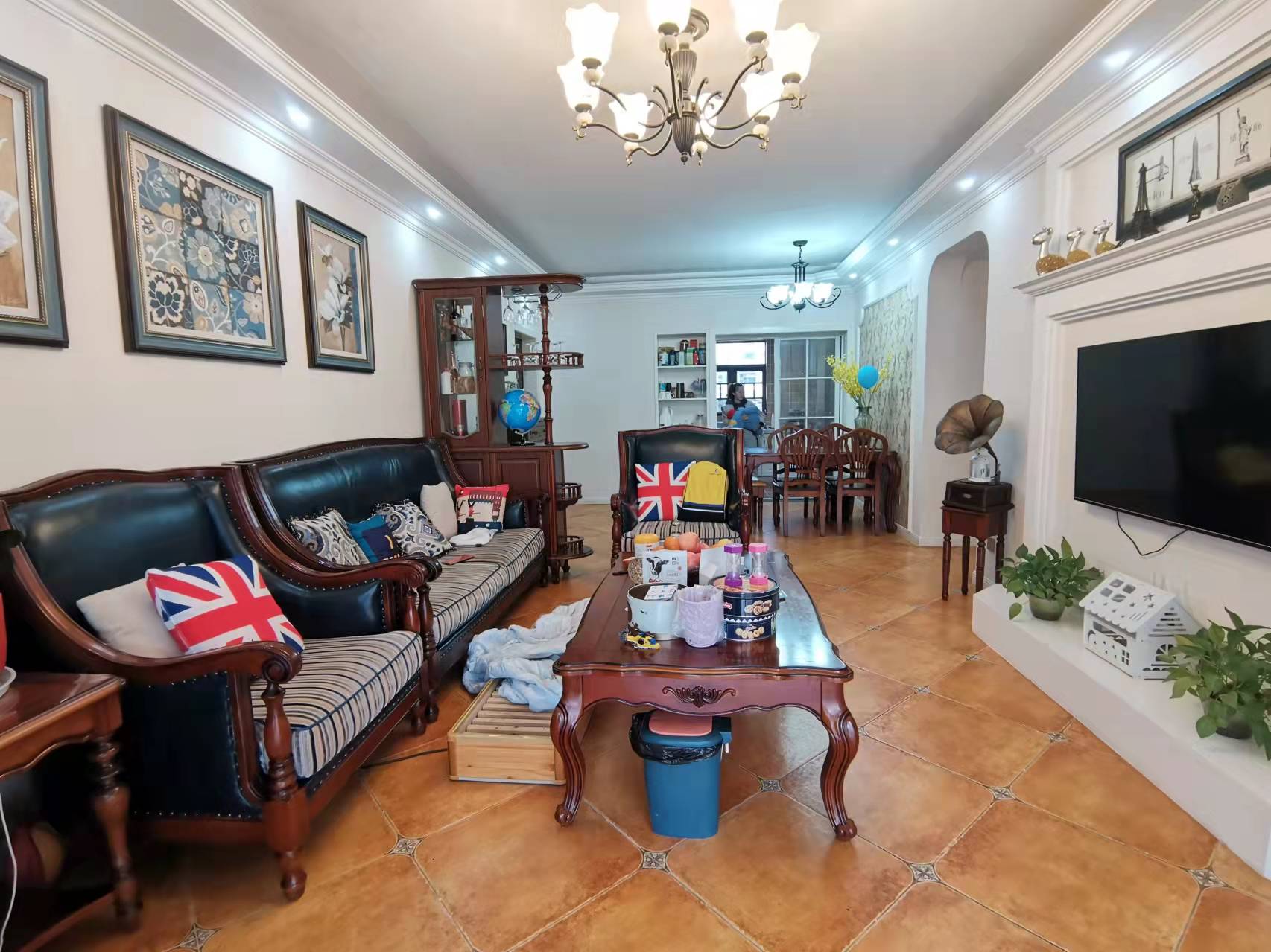 蓝溪谷 3室2厅2卫 93.8万 蓝溪谷 3室2厅2卫 93.8万客厅