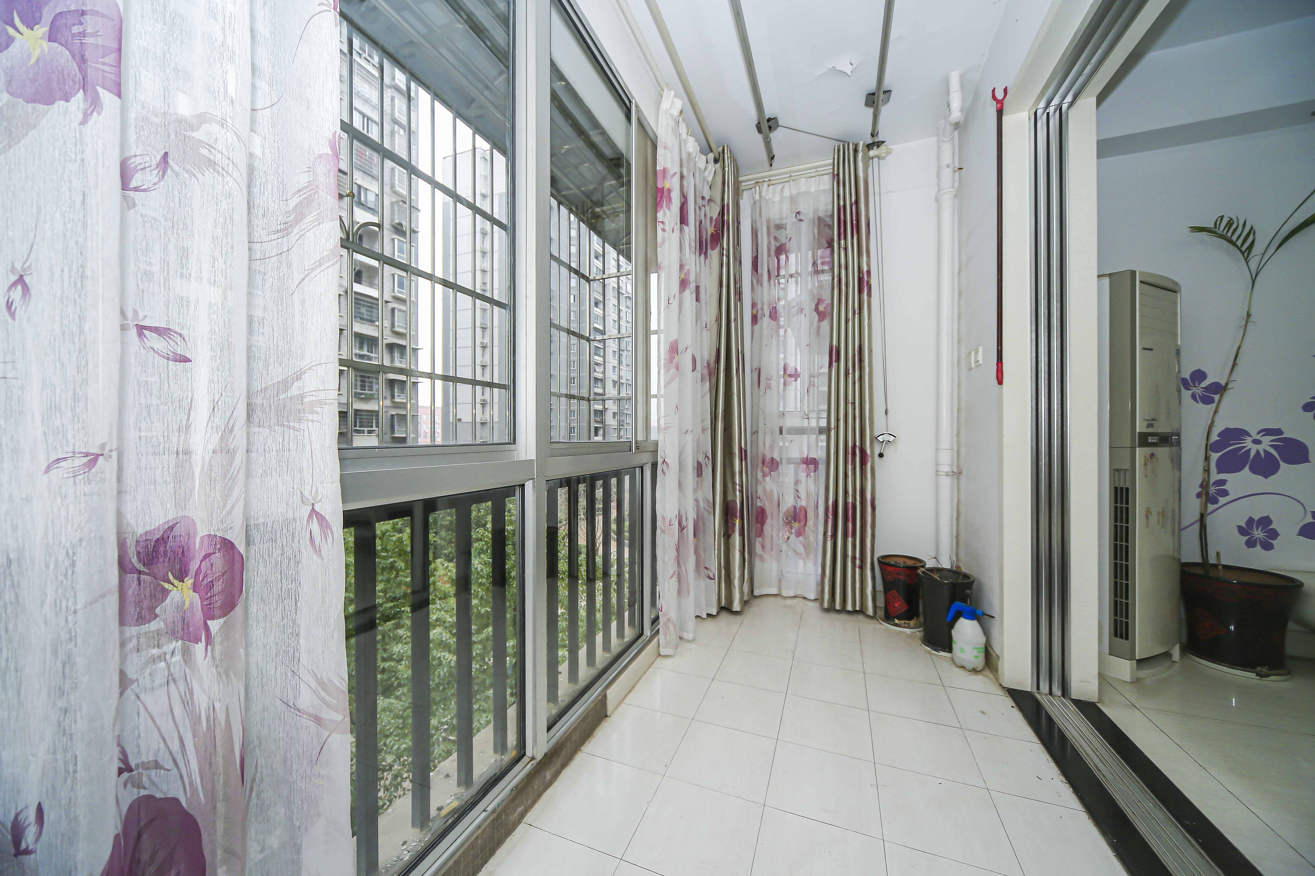 含浦家苑  3室2厅2卫    95.0万阳台