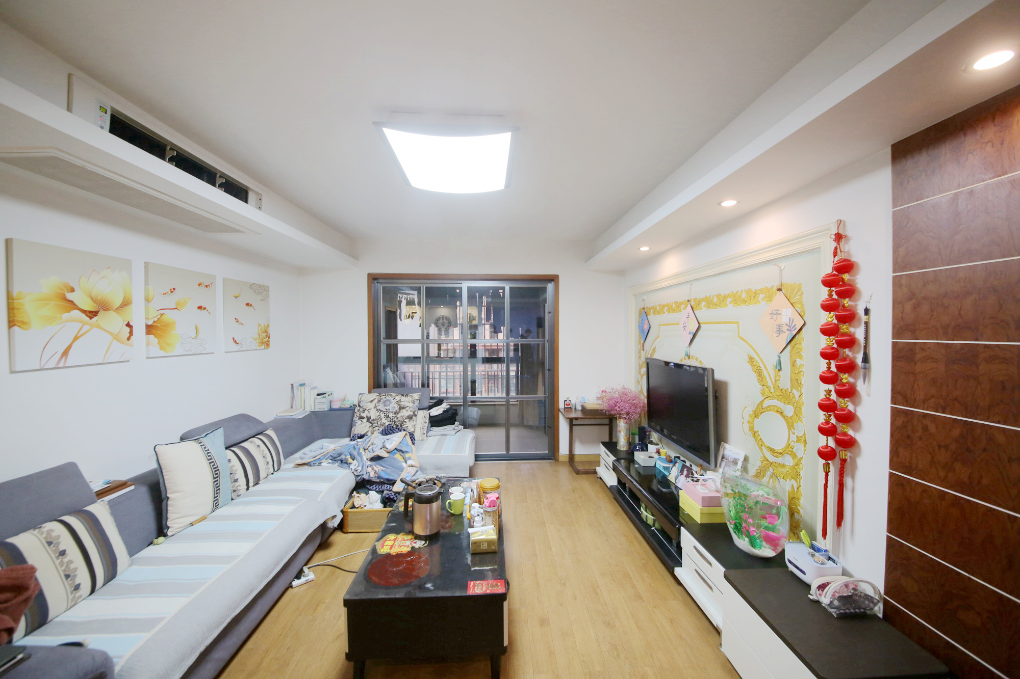 东玺门  2室2厅1卫   93.00万客厅