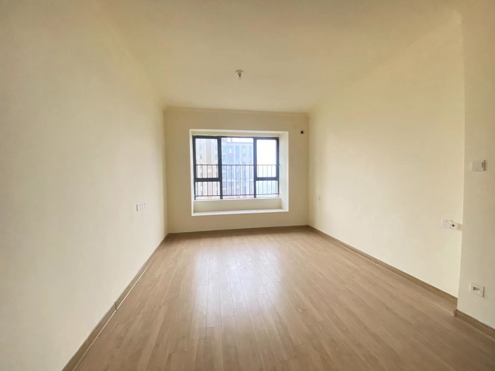 华耀碧桂园十里江湾天汇  3室2厅2卫    2000.0元/月 华耀碧桂园十里江湾天汇  3室2厅2卫    2000.0元/月室内图