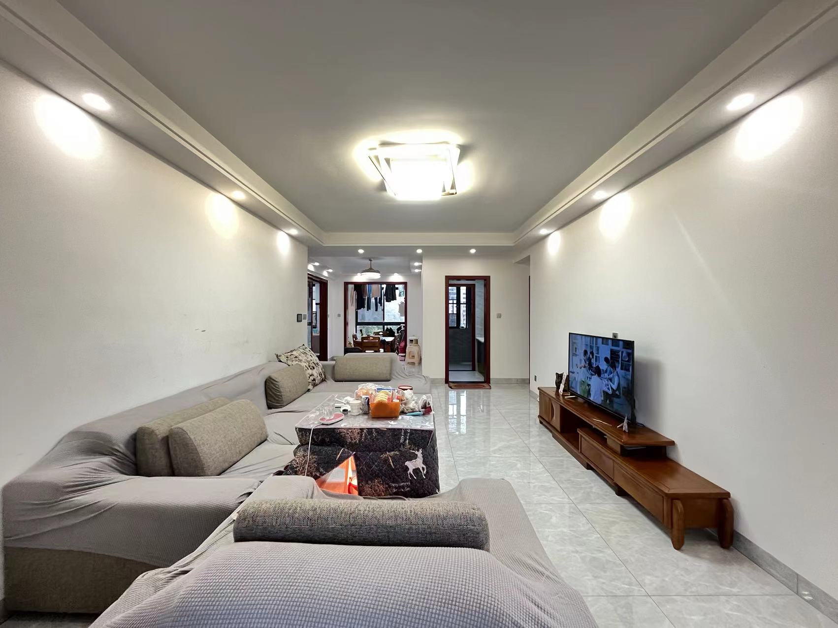 提香蓝岸 3室2厅2卫 85.0万 提香蓝岸 3室2厅2卫 85.0万客厅