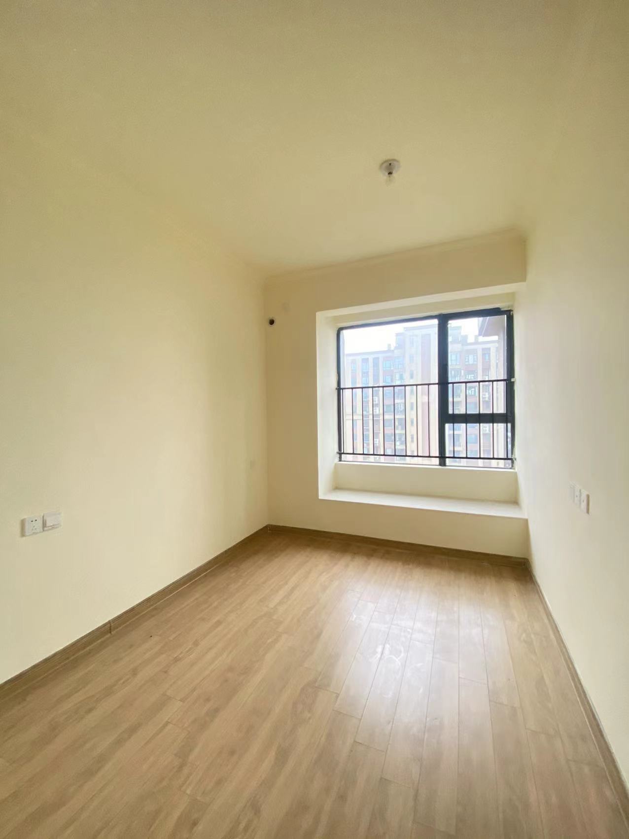 华耀碧桂园十里江湾天汇  3室2厅2卫    2000.0元/月 华耀碧桂园十里江湾天汇  3室2厅2卫    2000.0元/月室内图