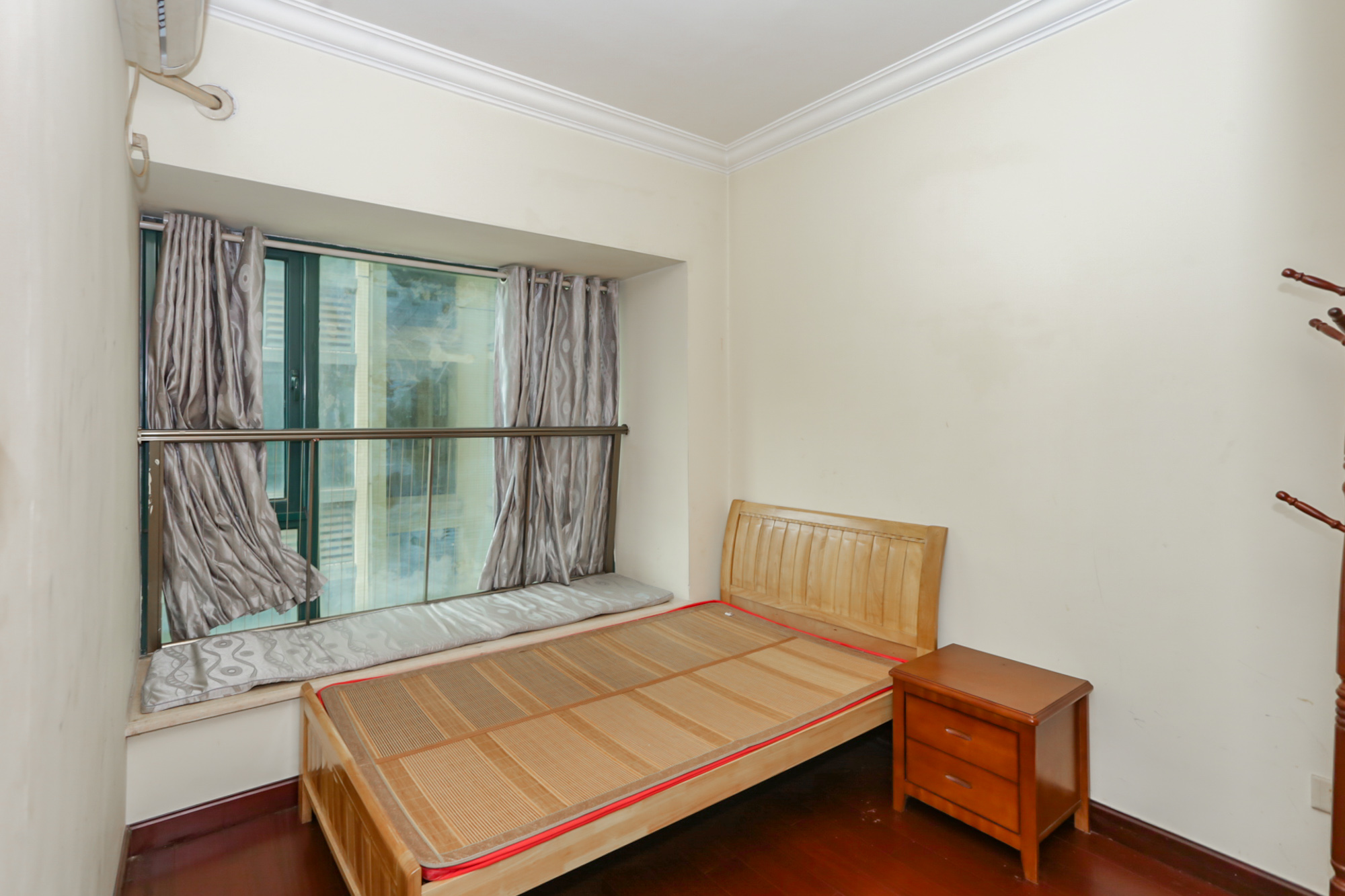 恒大华府  2室2厅1卫    175.0万卧室