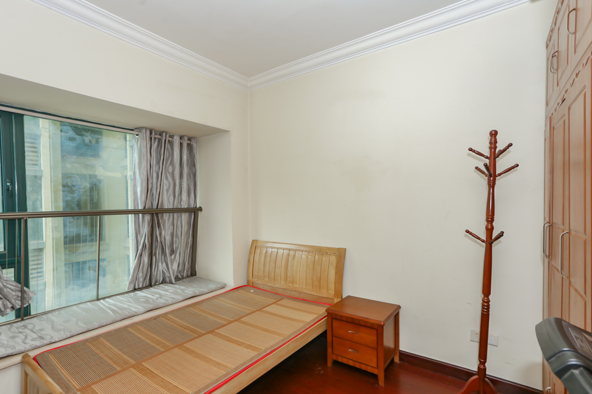 恒大华府  2室2厅1卫    175.0万卧室