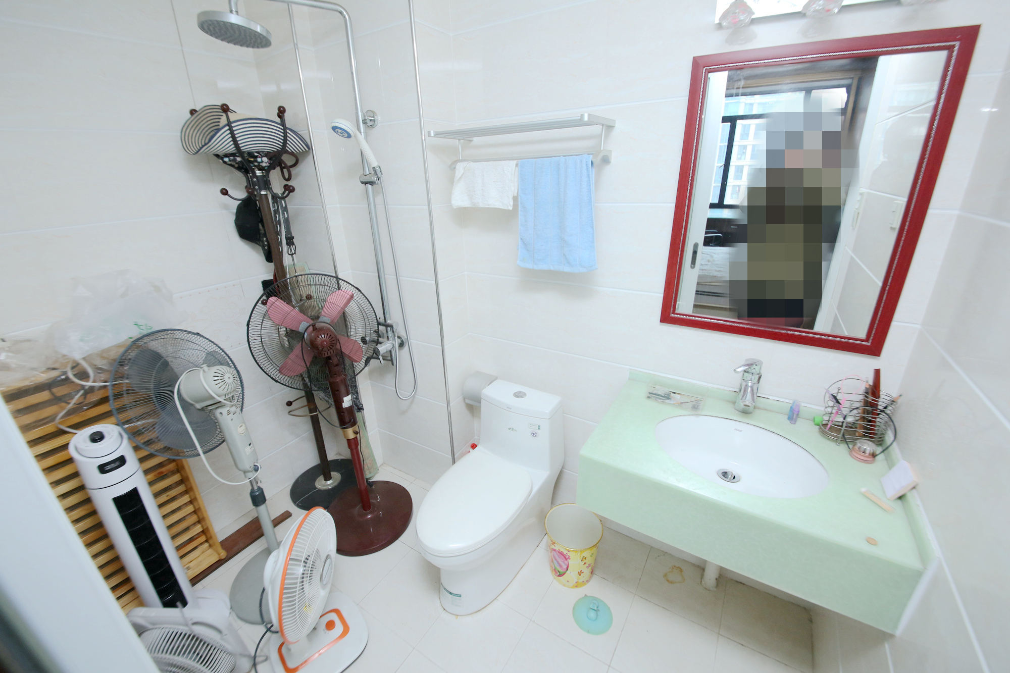 融圣国际  3室2厅2卫    188.0万卫生间