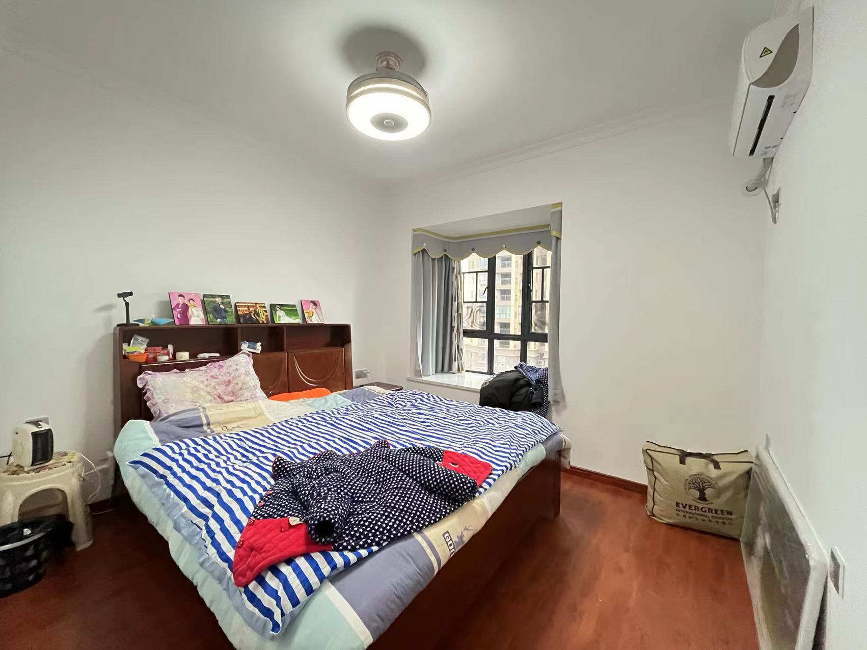 提香蓝岸 3室2厅2卫 85.0万 提香蓝岸 3室2厅2卫 85.0万客厅