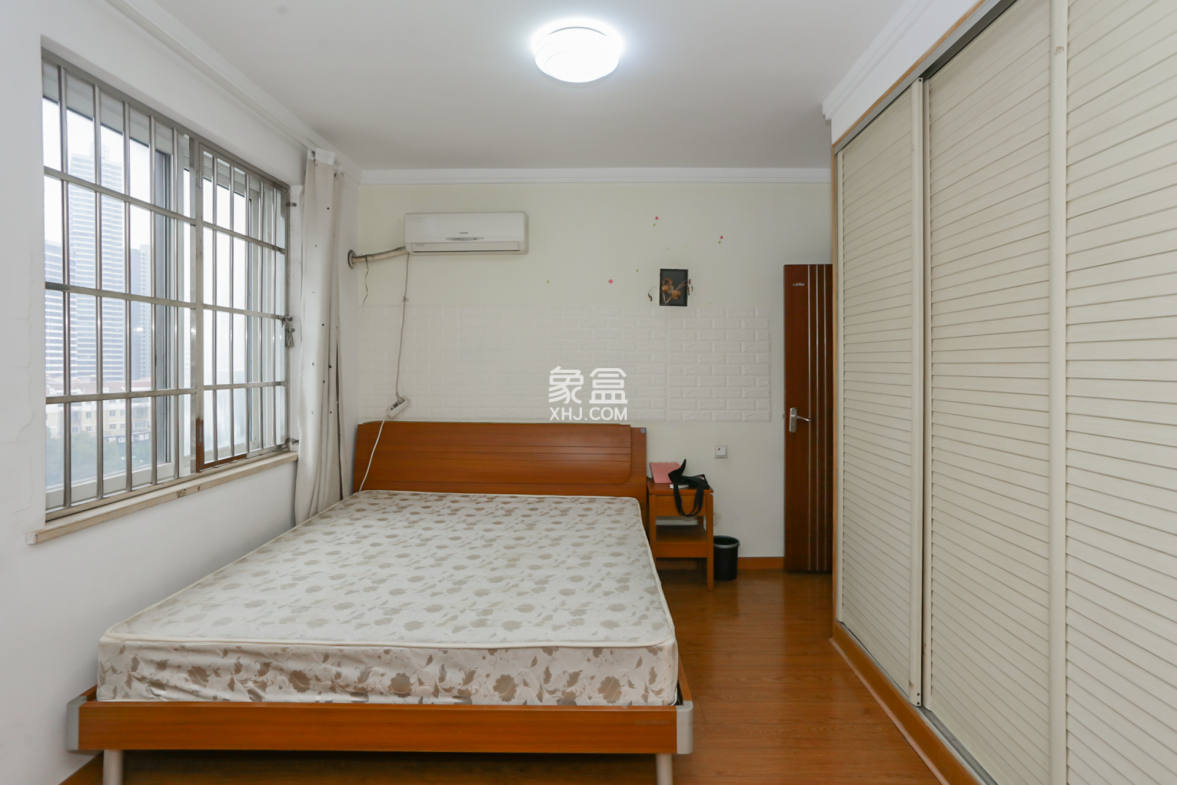 龙王港社区  2室2厅1卫    90.0万卧室