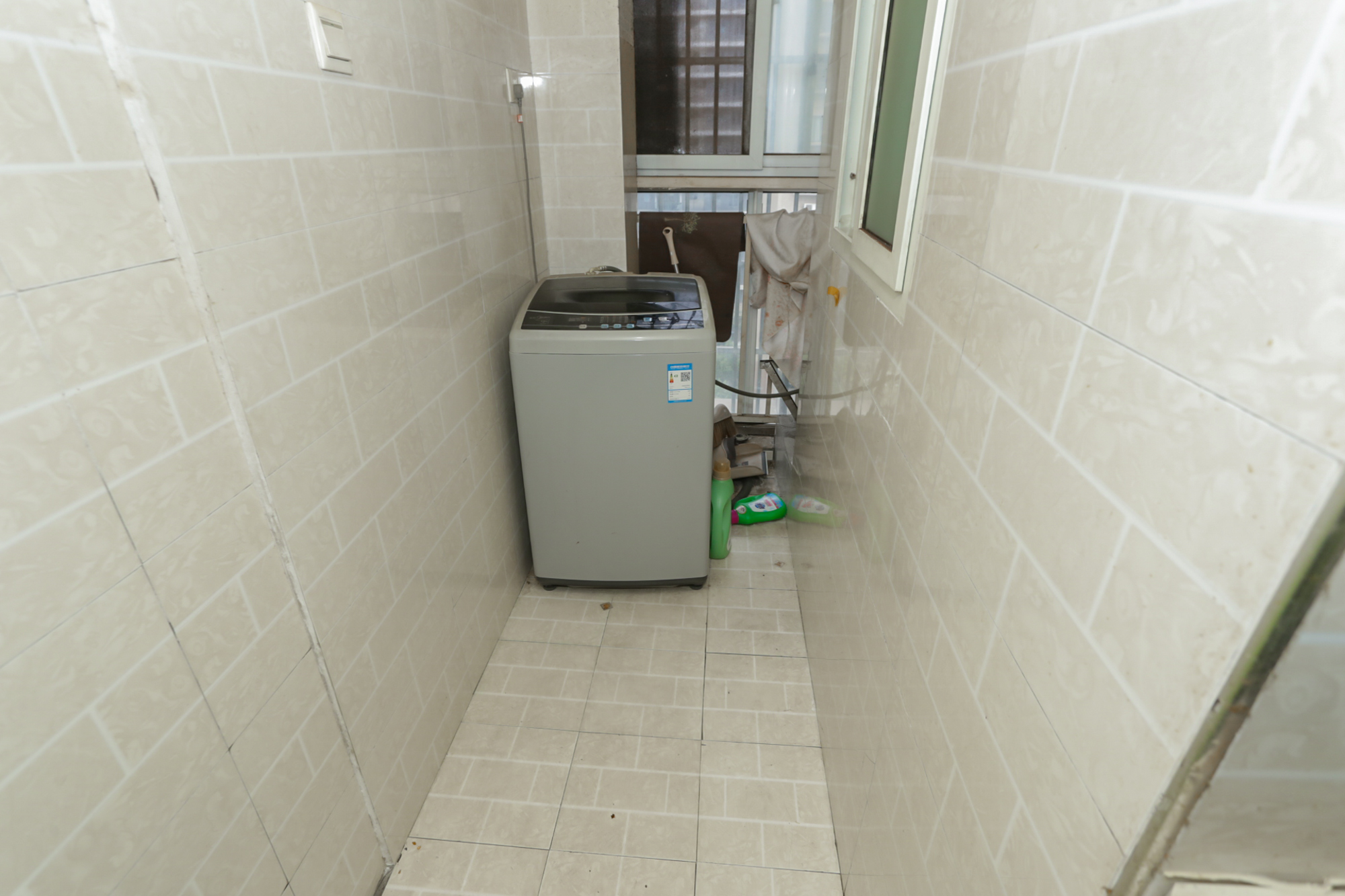 龙王港社区  2室2厅1卫   80.00万阳台