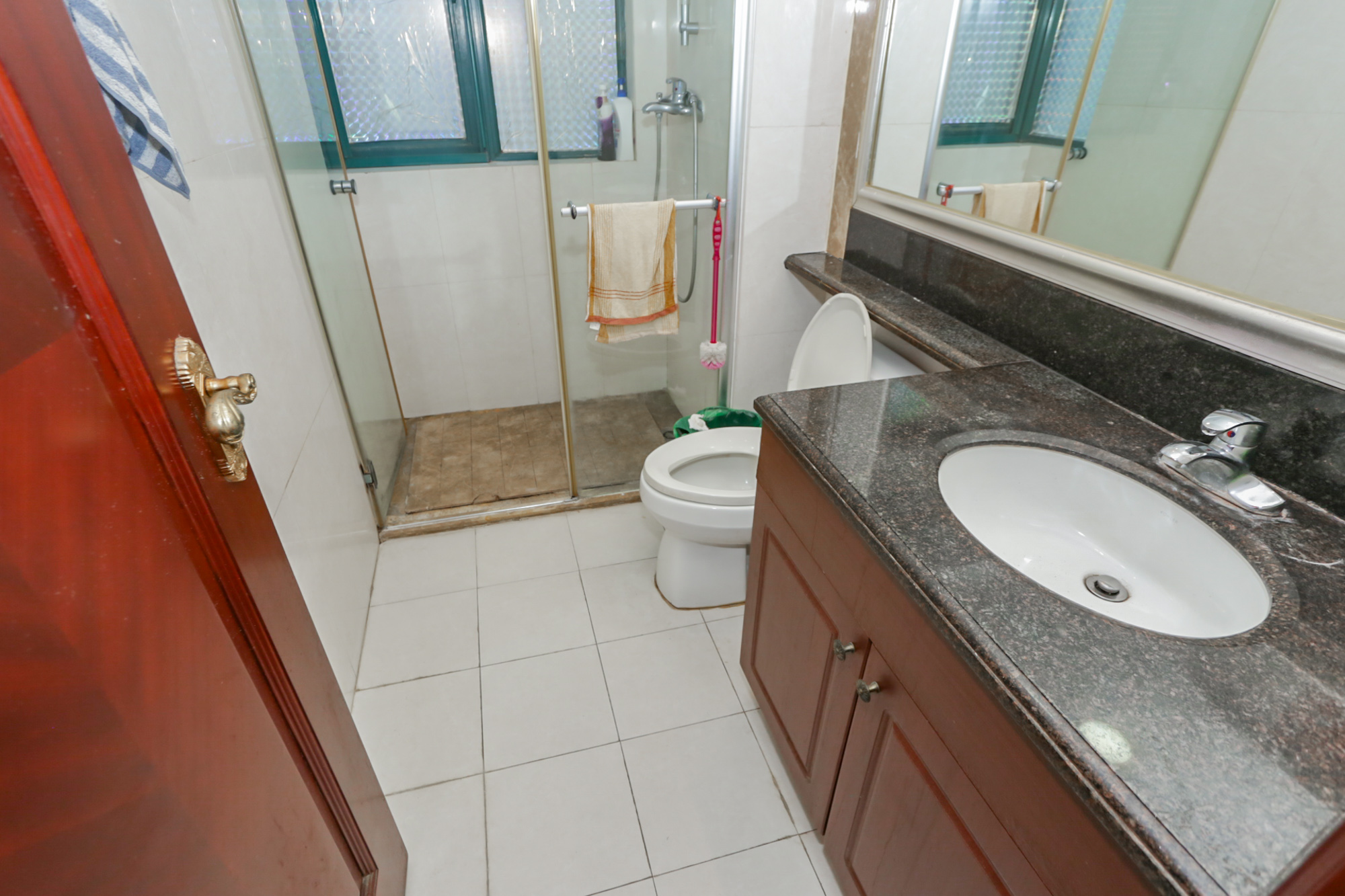 恒大华府  2室2厅1卫    175.0万卫生间