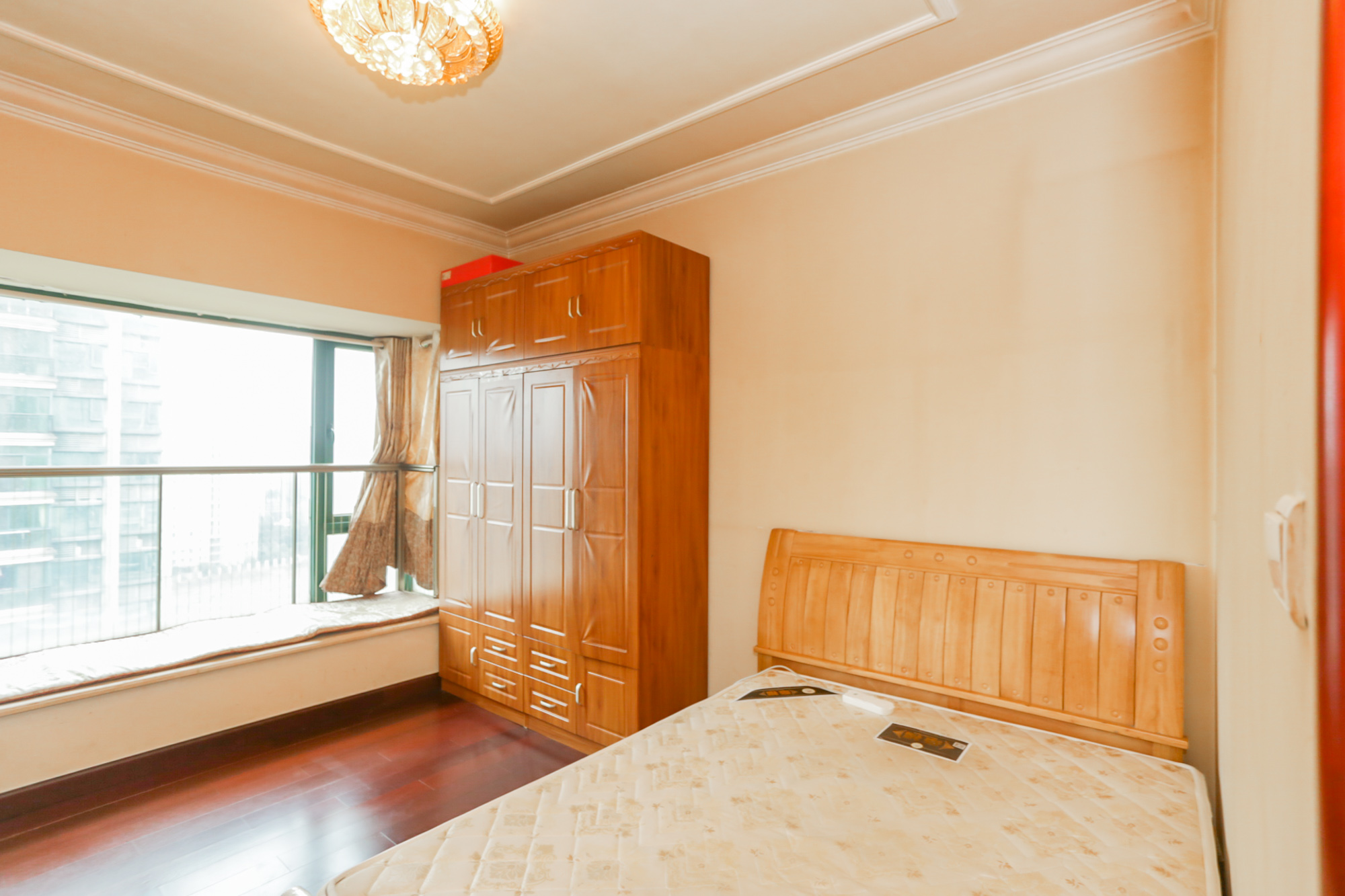 恒大华府  2室2厅1卫    175.0万卧室