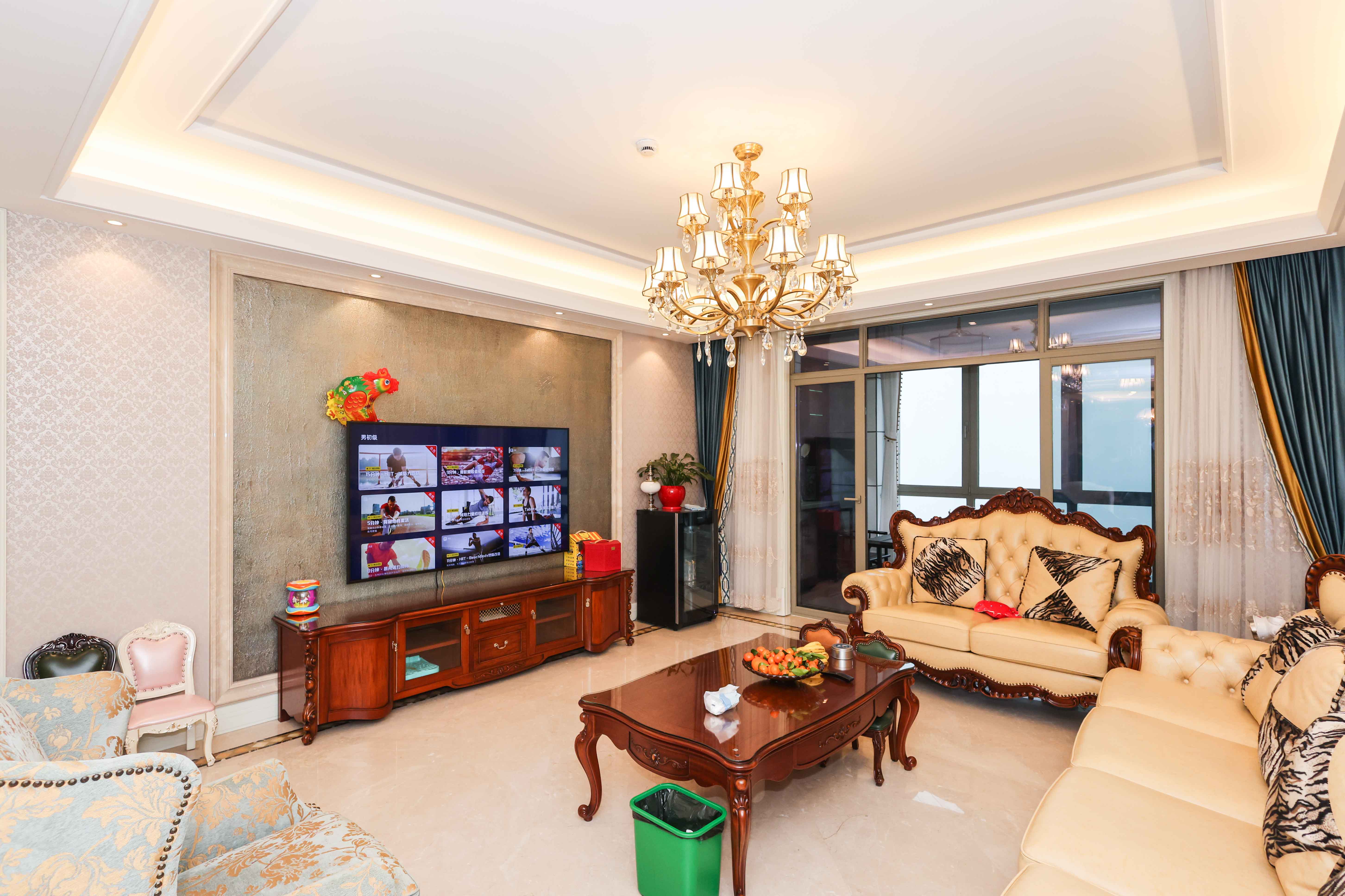 梅溪湖金茂府(金茂广场)(金茂览秀城)  5室2厅3卫    588.0万 梅溪湖金茂府(金茂广场)(金茂览秀城)  5室2厅3卫    588.0万客厅