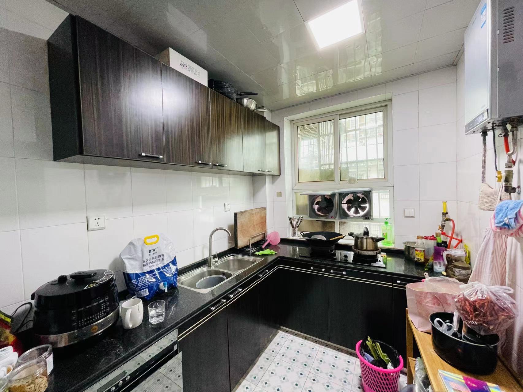 碧野华庭 3室2厅2卫 33.8万 碧野华庭 3室2厅2卫 33.8万客厅