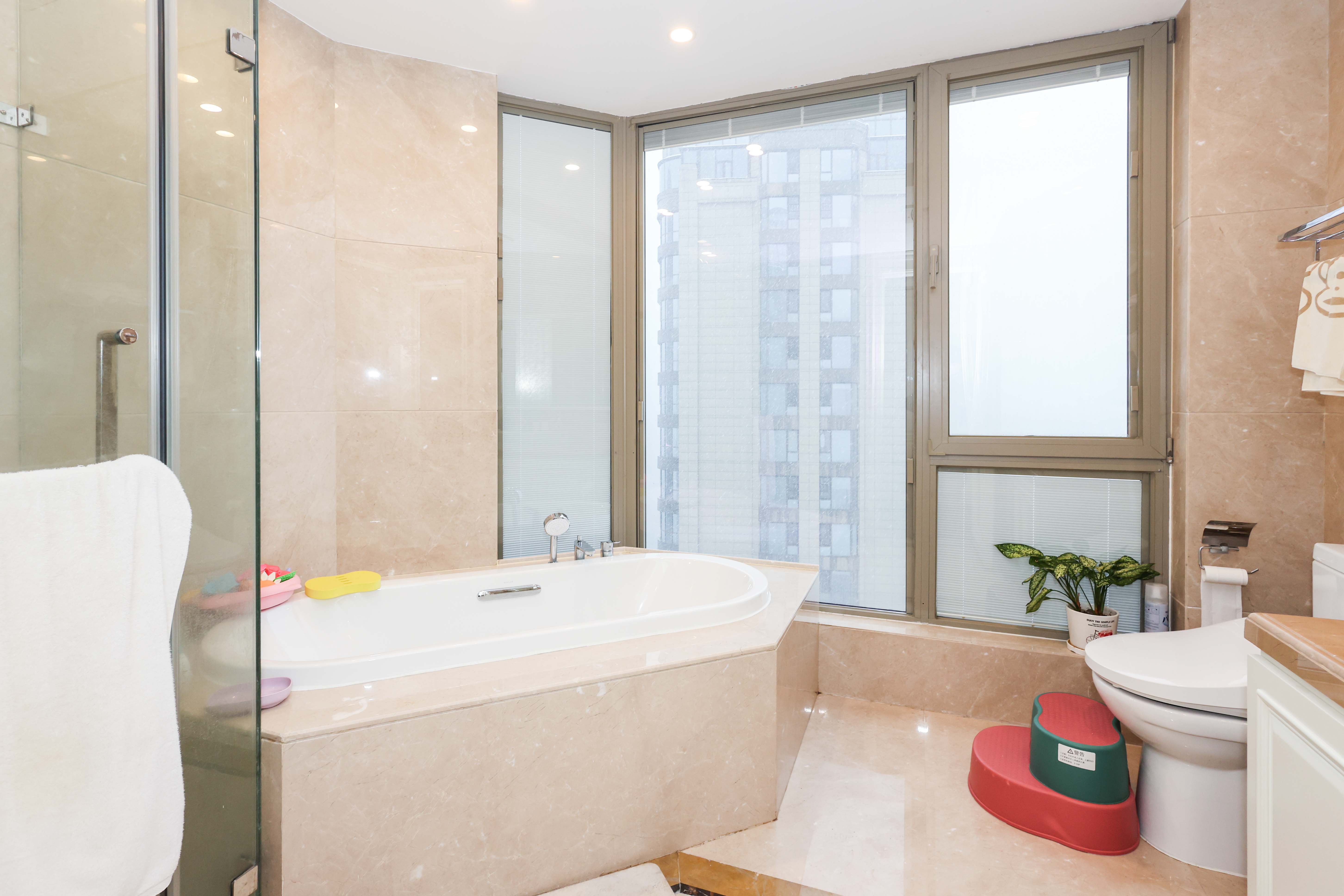 梅溪湖金茂府(金茂广场)(金茂览秀城)  5室2厅3卫    588.0万 梅溪湖金茂府(金茂广场)(金茂览秀城)  5室2厅3卫    588.0万卫生间