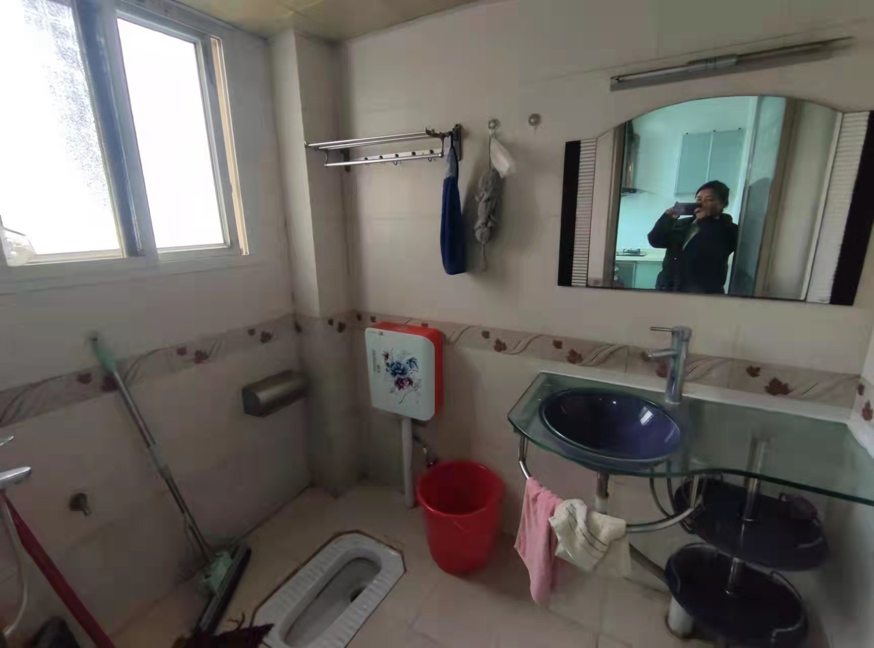 中欧房产 3室2厅1卫 1500.0元/月 中欧房产 3室2厅1卫 1500.0元/月室内图