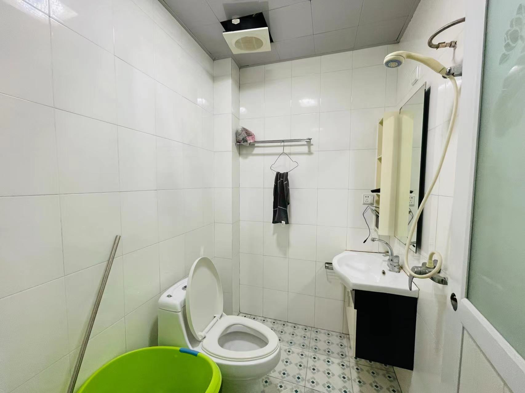 碧野华庭 3室2厅2卫 33.8万 碧野华庭 3室2厅2卫 33.8万客厅