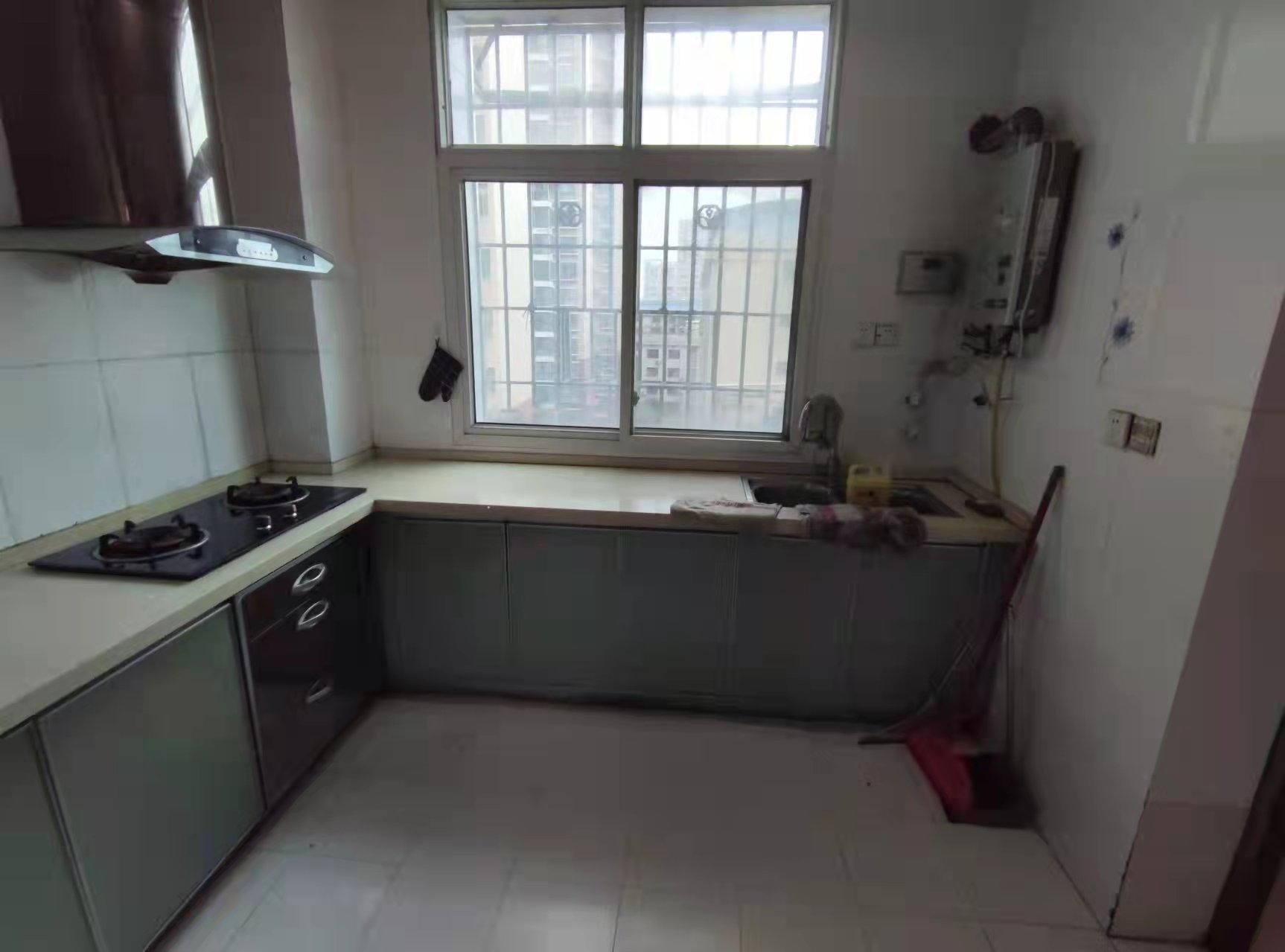 中欧房产 3室2厅1卫 1500.0元/月 中欧房产 3室2厅1卫 1500.0元/月室内图