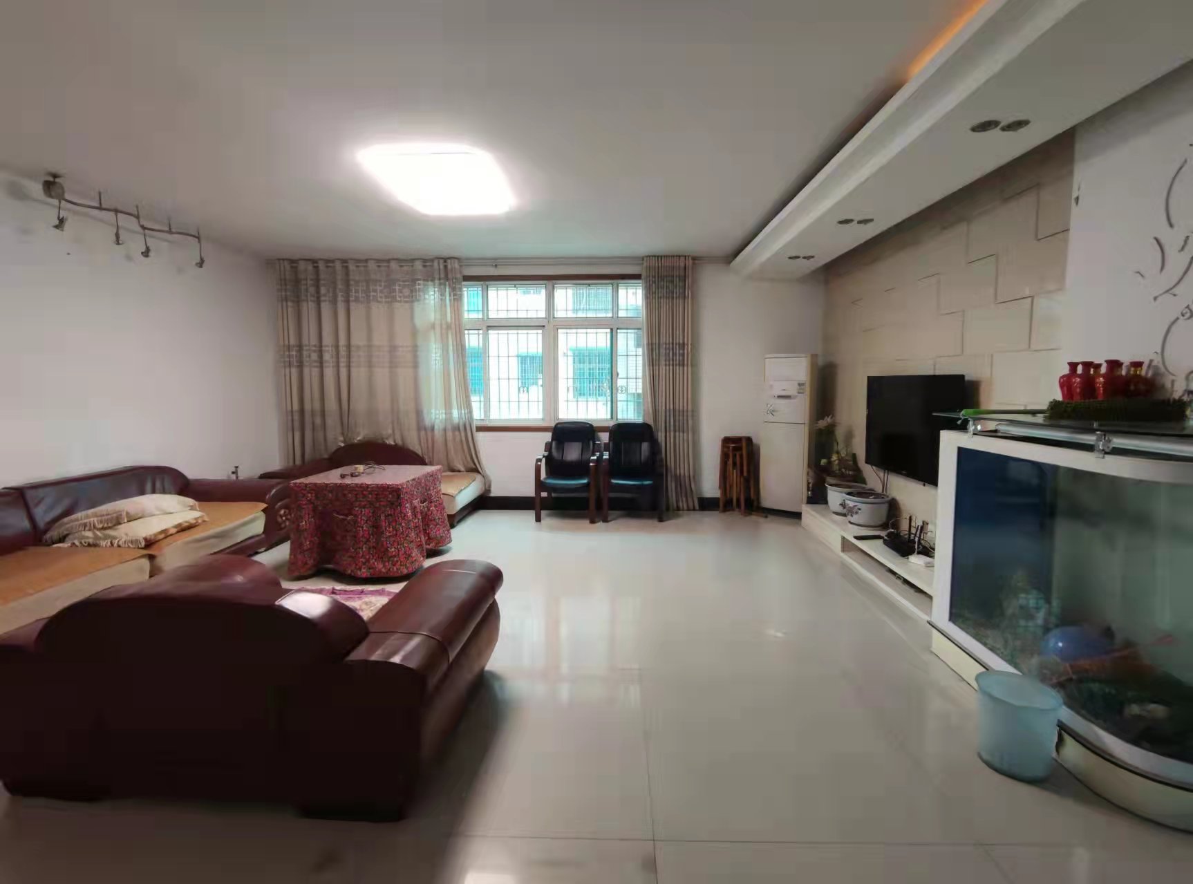 中欧房产 3室2厅1卫 1500.0元/月 中欧房产 3室2厅1卫 1500.0元/月室内图