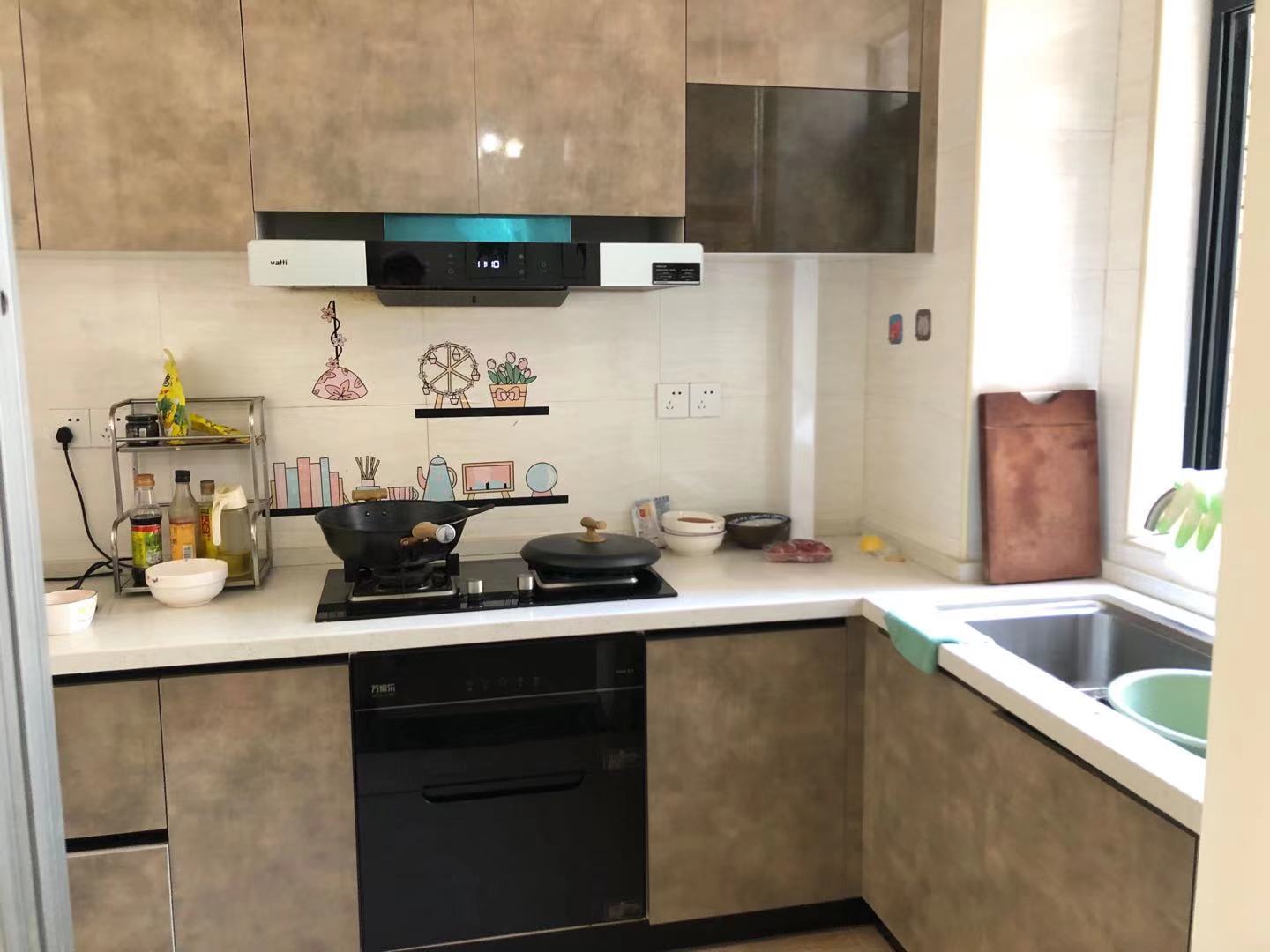 嘉盛华府 3室2厅2卫 80.0万 嘉盛华府 3室2厅2卫 80.0万客厅