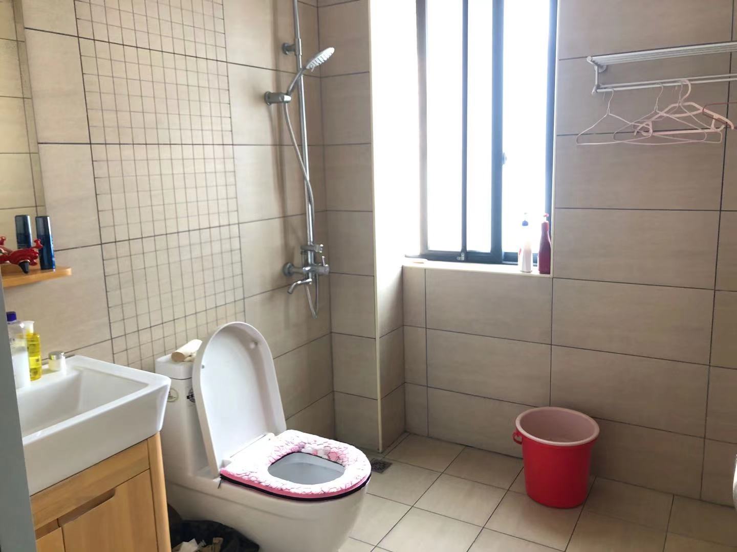 嘉盛华府 3室2厅2卫 80.0万 嘉盛华府 3室2厅2卫 80.0万客厅