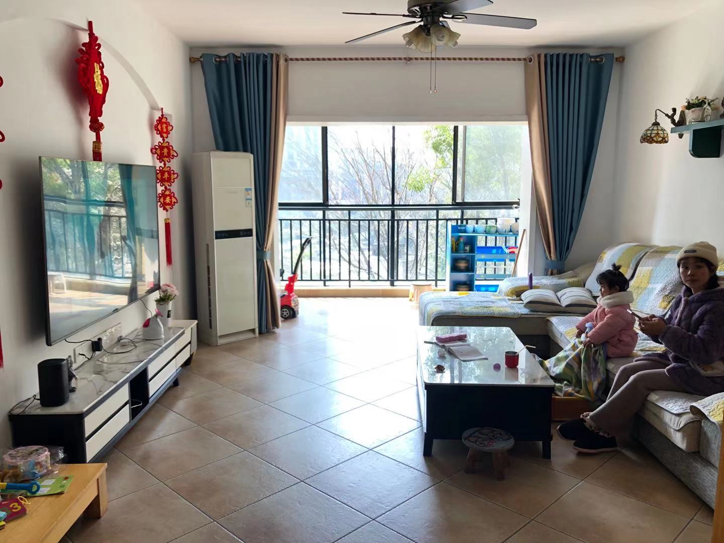 嘉盛华府 3室2厅2卫 80.0万 嘉盛华府 3室2厅2卫 80.0万客厅