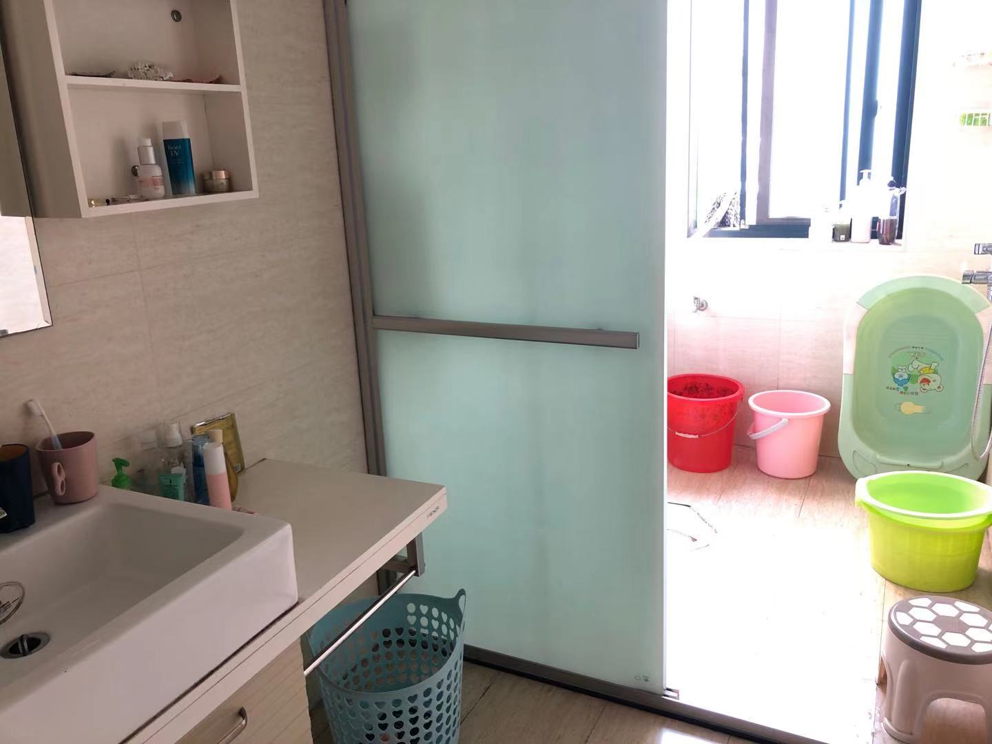 嘉盛华府 3室2厅2卫 80.0万 嘉盛华府 3室2厅2卫 80.0万客厅