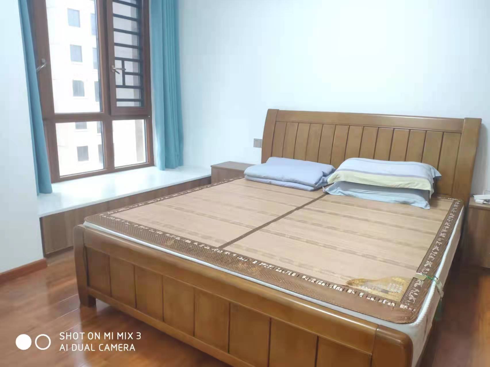 逸都花园 3室2厅1卫 65.0万 逸都花园 3室2厅1卫 65.0万客厅