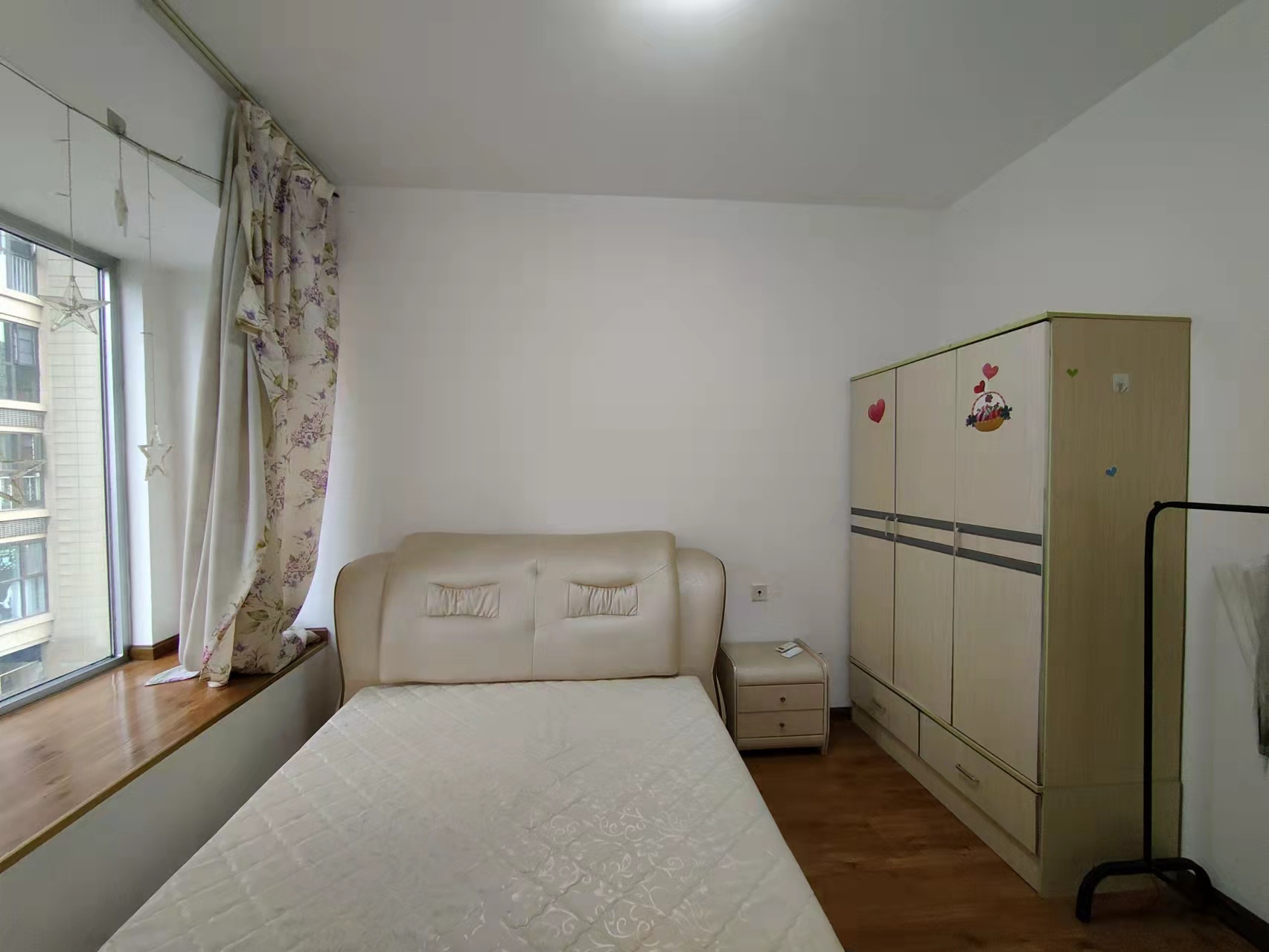 南湖世纪 2室2厅1卫 2300.0元/月 南湖世纪 2室2厅1卫 2300.0元/月室内图