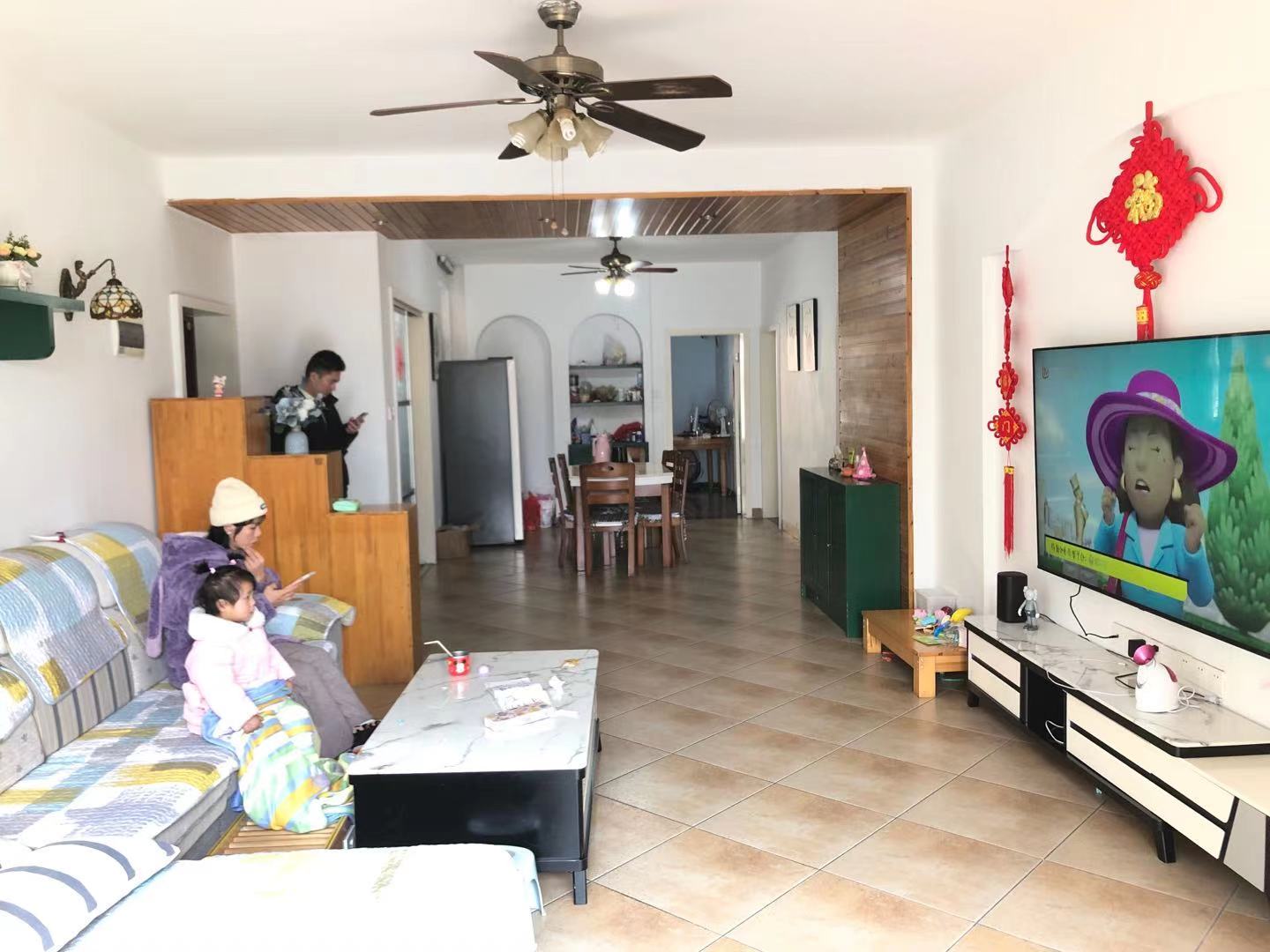 嘉盛华府 3室2厅2卫 80.0万 嘉盛华府 3室2厅2卫 80.0万客厅