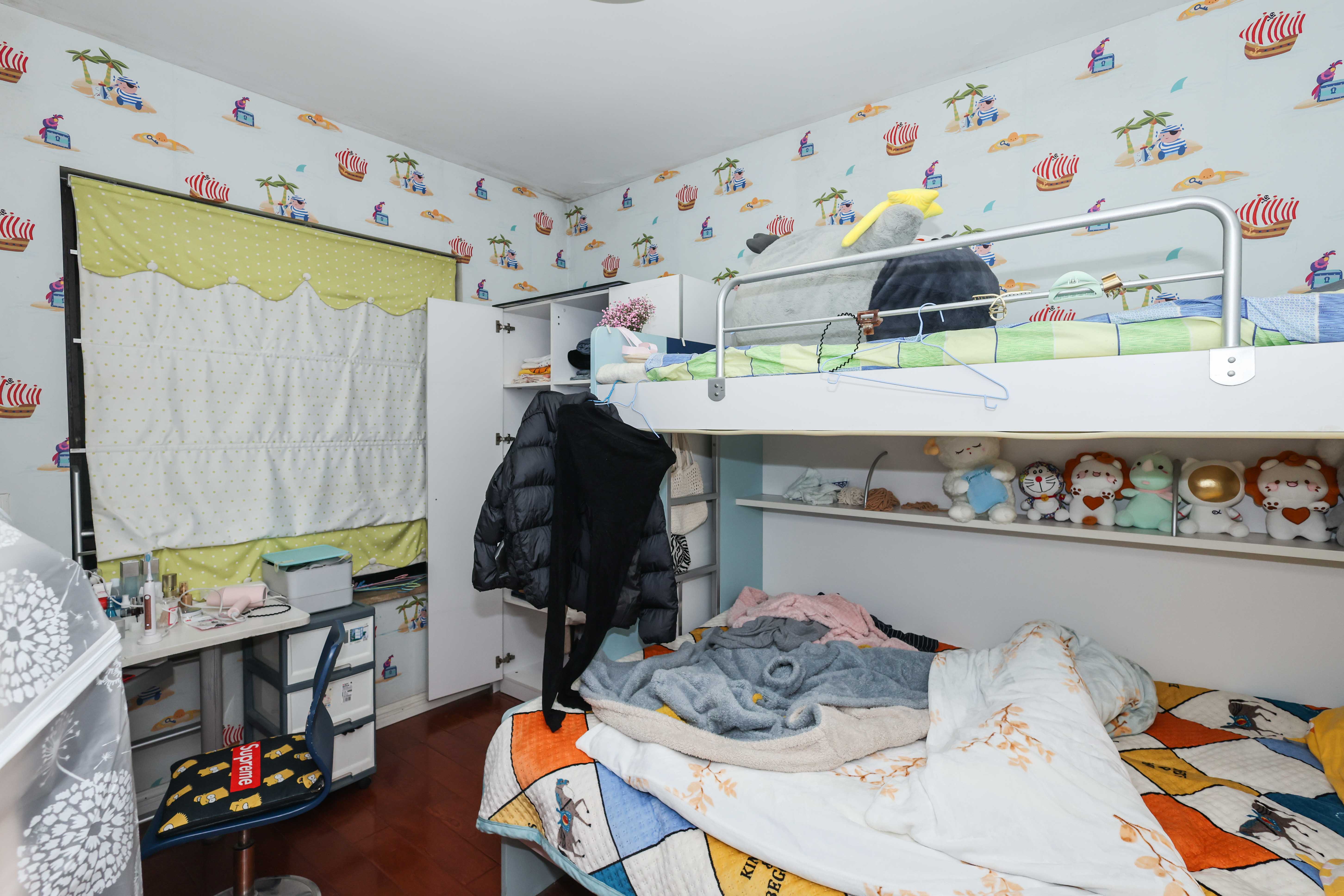 保利麓谷林语E区  4室2厅2卫   168.00万卧室