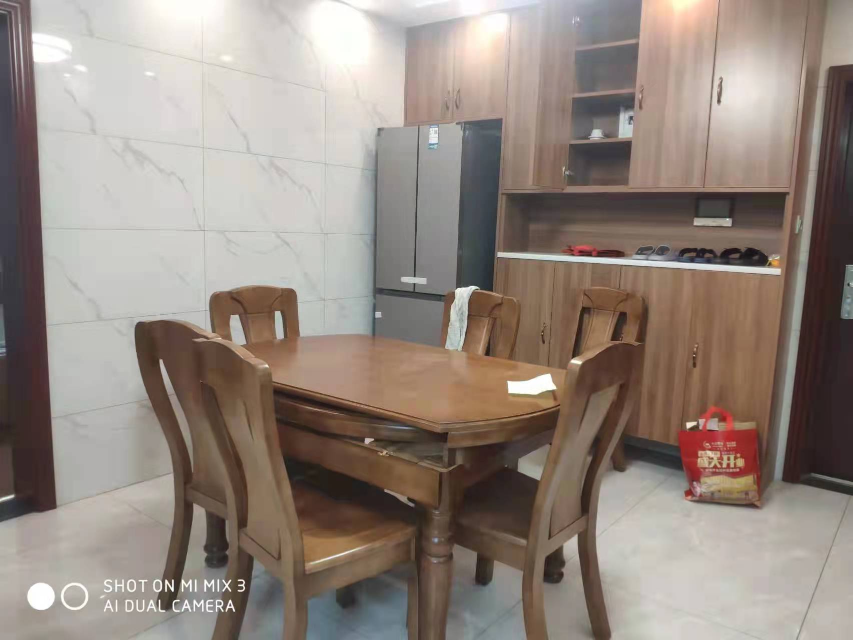 逸都花园 3室2厅1卫 65.0万 逸都花园 3室2厅1卫 65.0万客厅