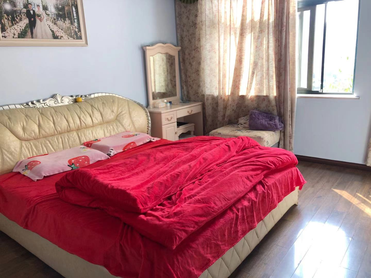 嘉盛华府 3室2厅2卫 80.0万 嘉盛华府 3室2厅2卫 80.0万客厅