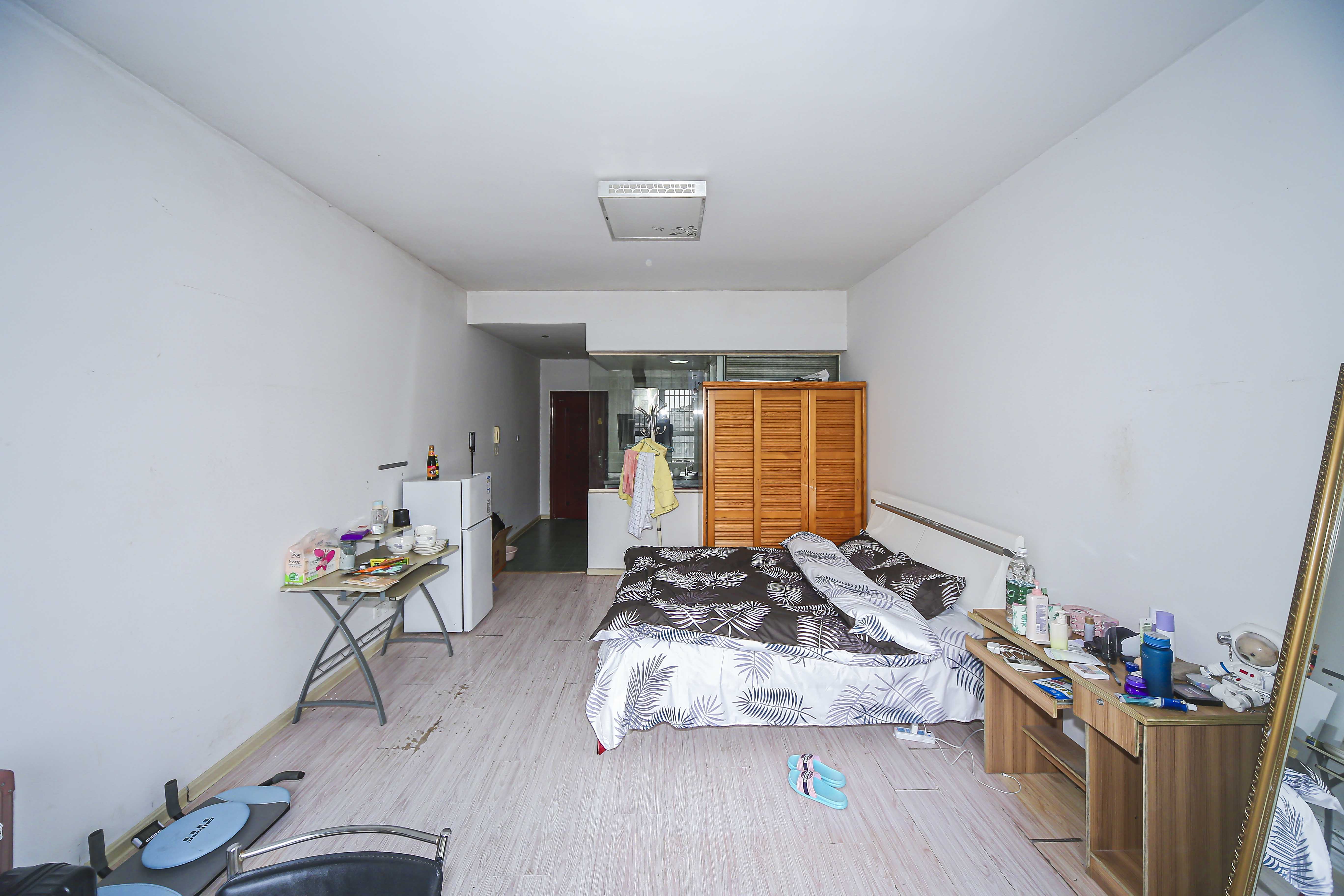 枫华府第  1室1厅1卫   22.80万客厅