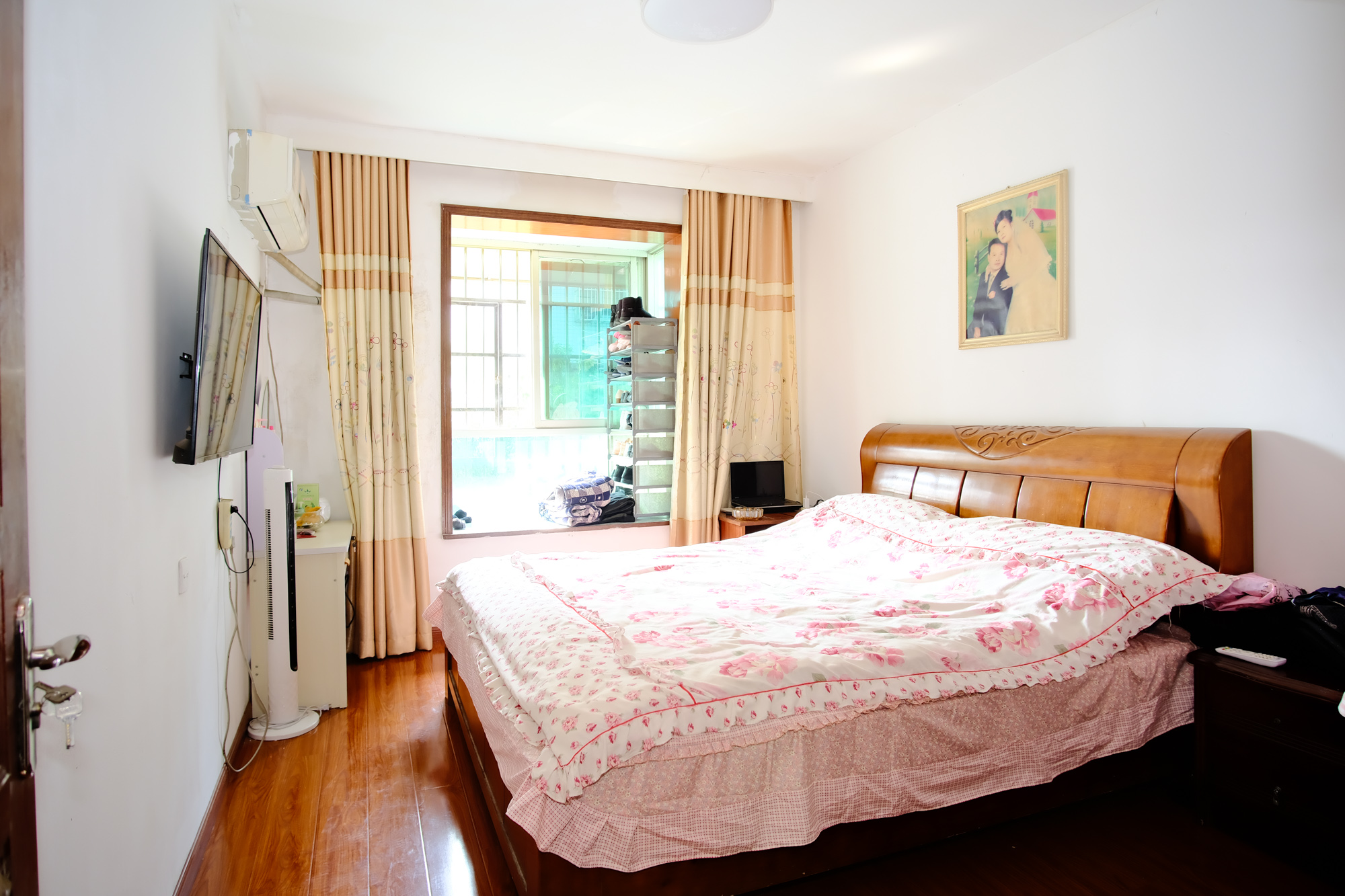 中南汽车世界  2室2厅2卫    42.8万卧室