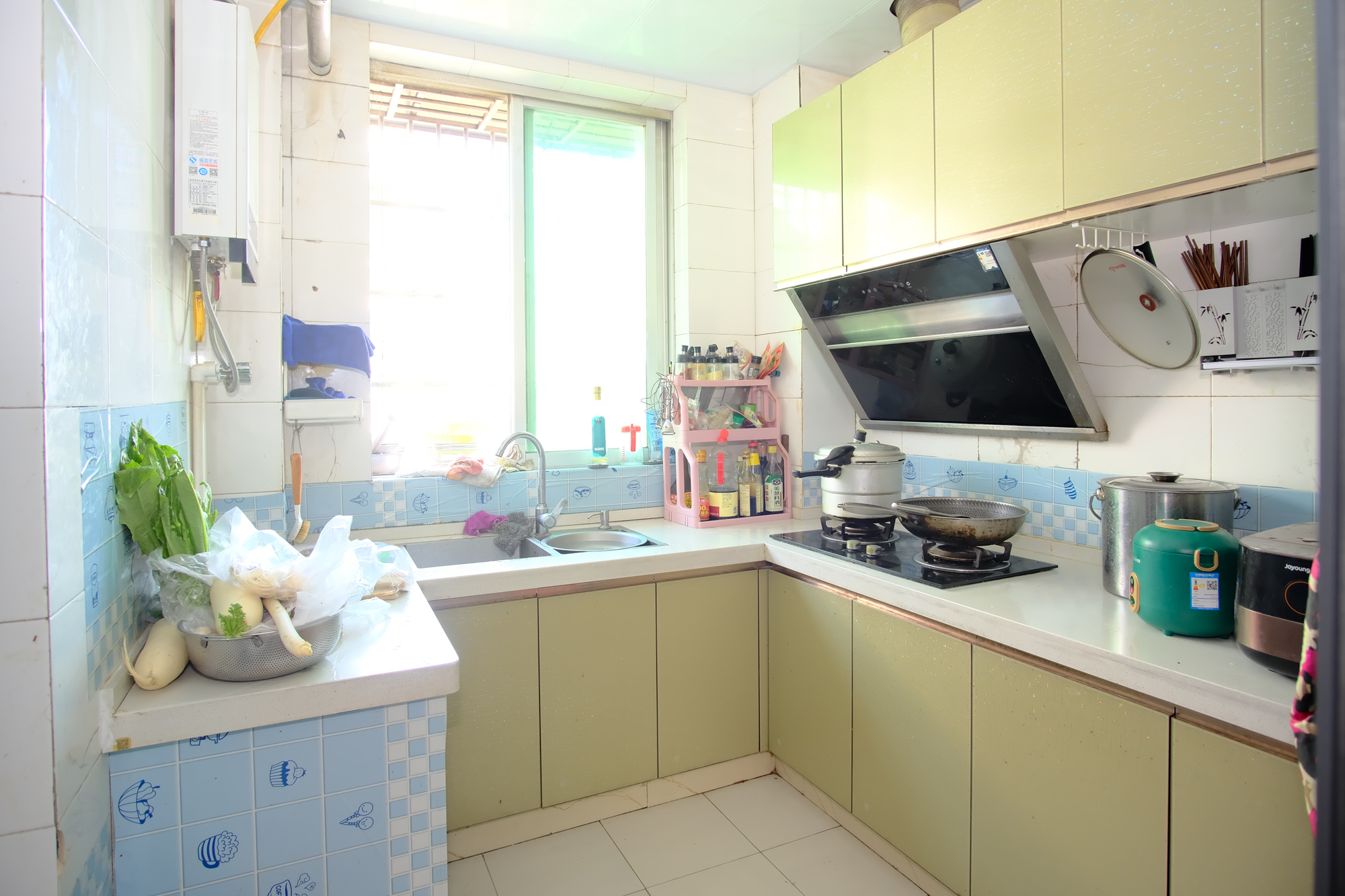 中南汽车世界  2室2厅2卫    42.8万厨房